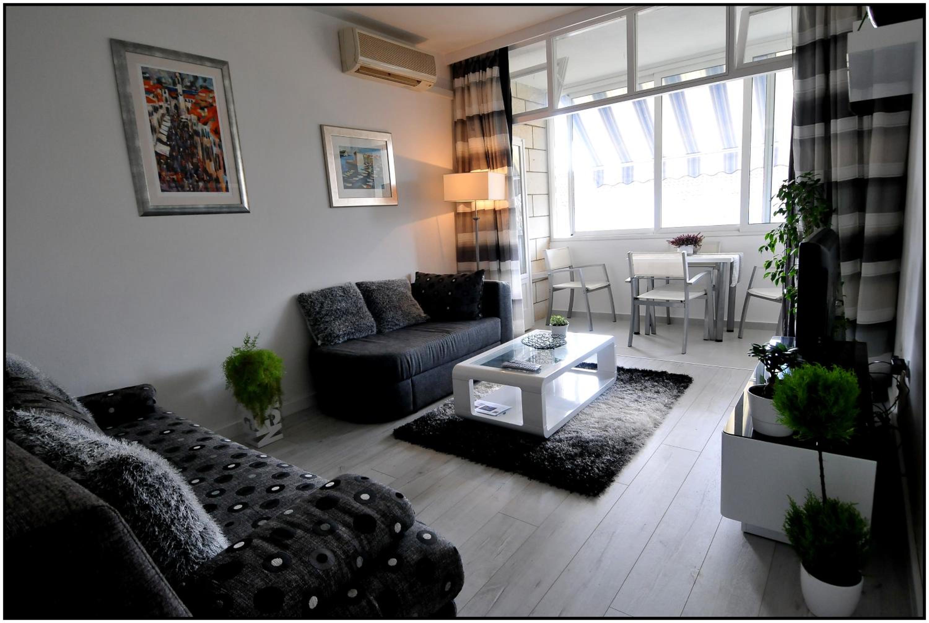 One-Bedroom Apartment with Balcony
