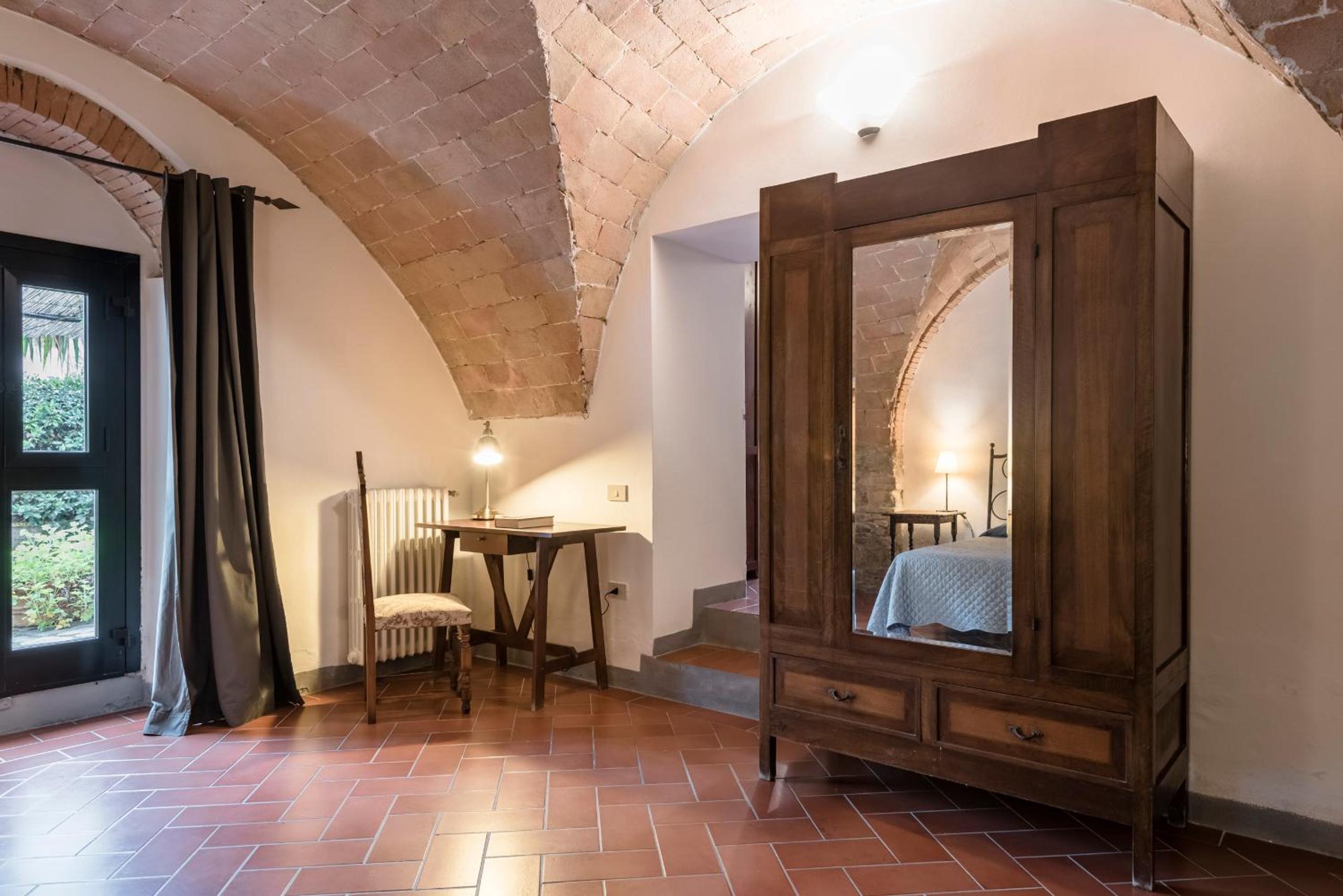 One-Bedroom Apartment - Photo 11