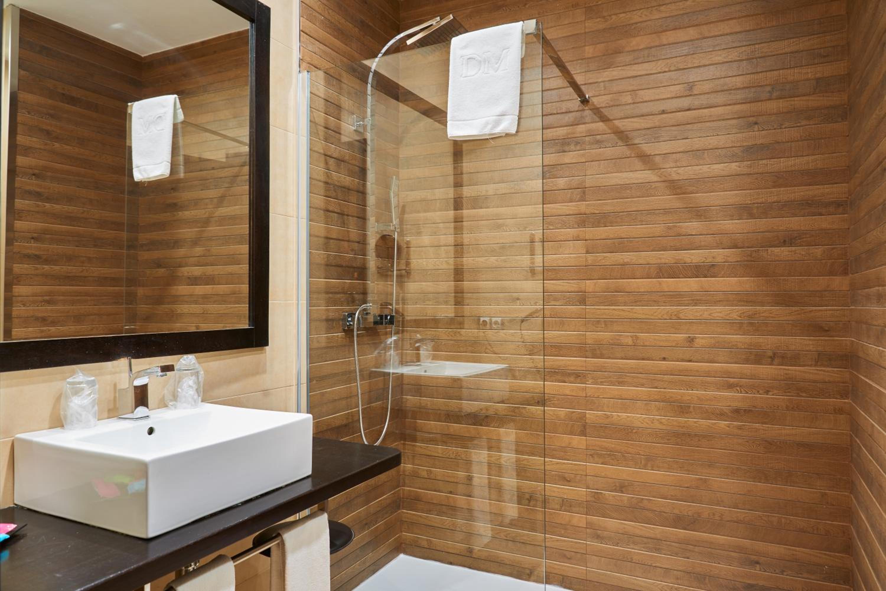 Basic Double Room - Single Use - Photo 8