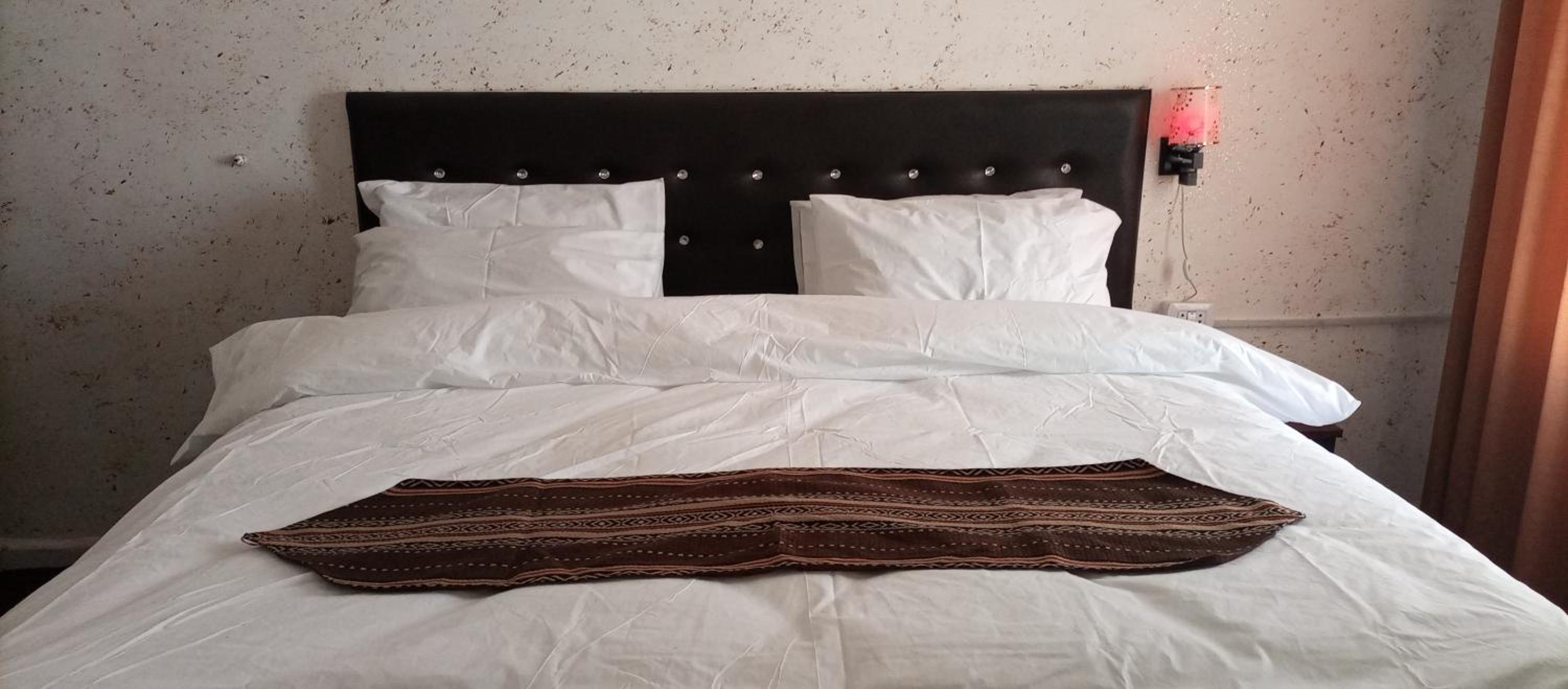 Budget Double Room - Photo 17
