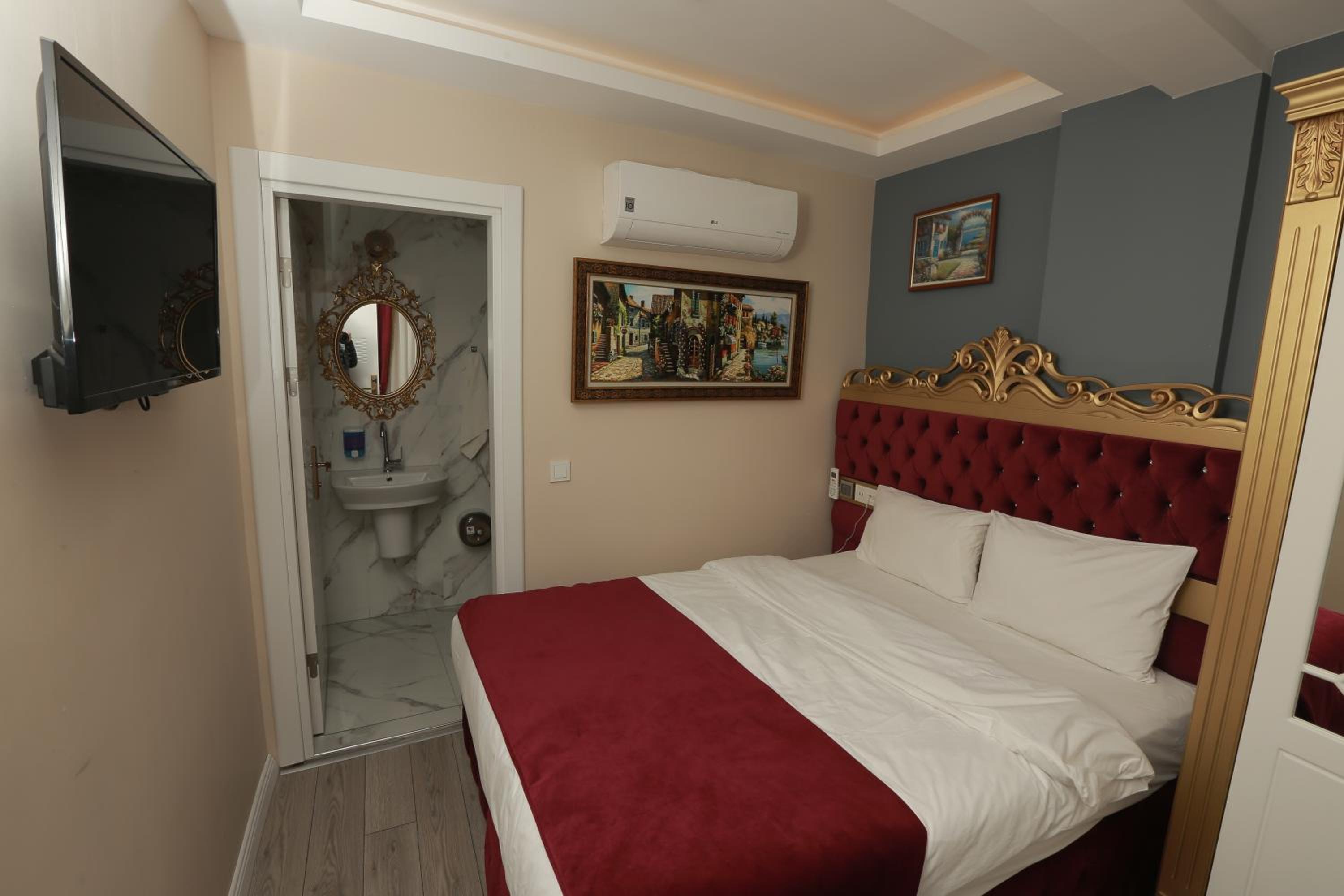 Standard Double Room photo 2
