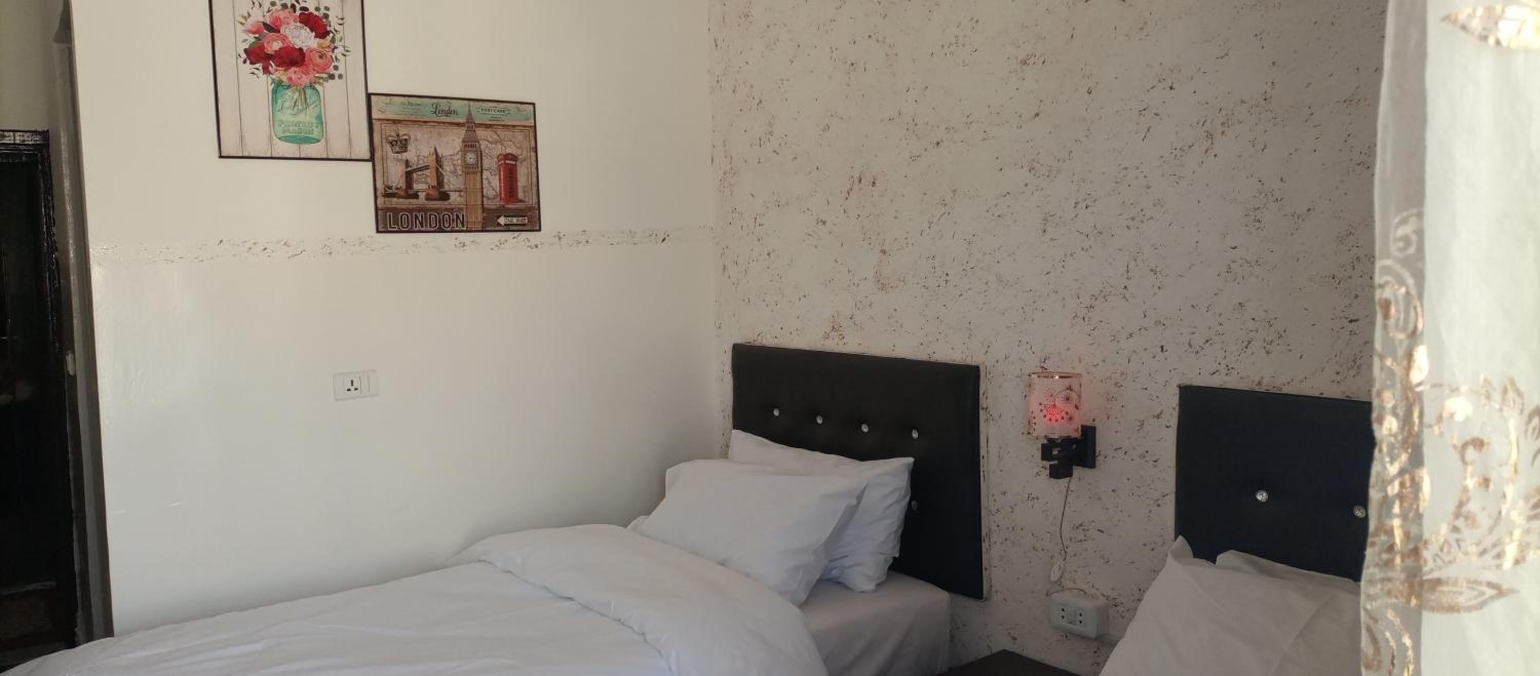 Budget Double Room - Photo 7