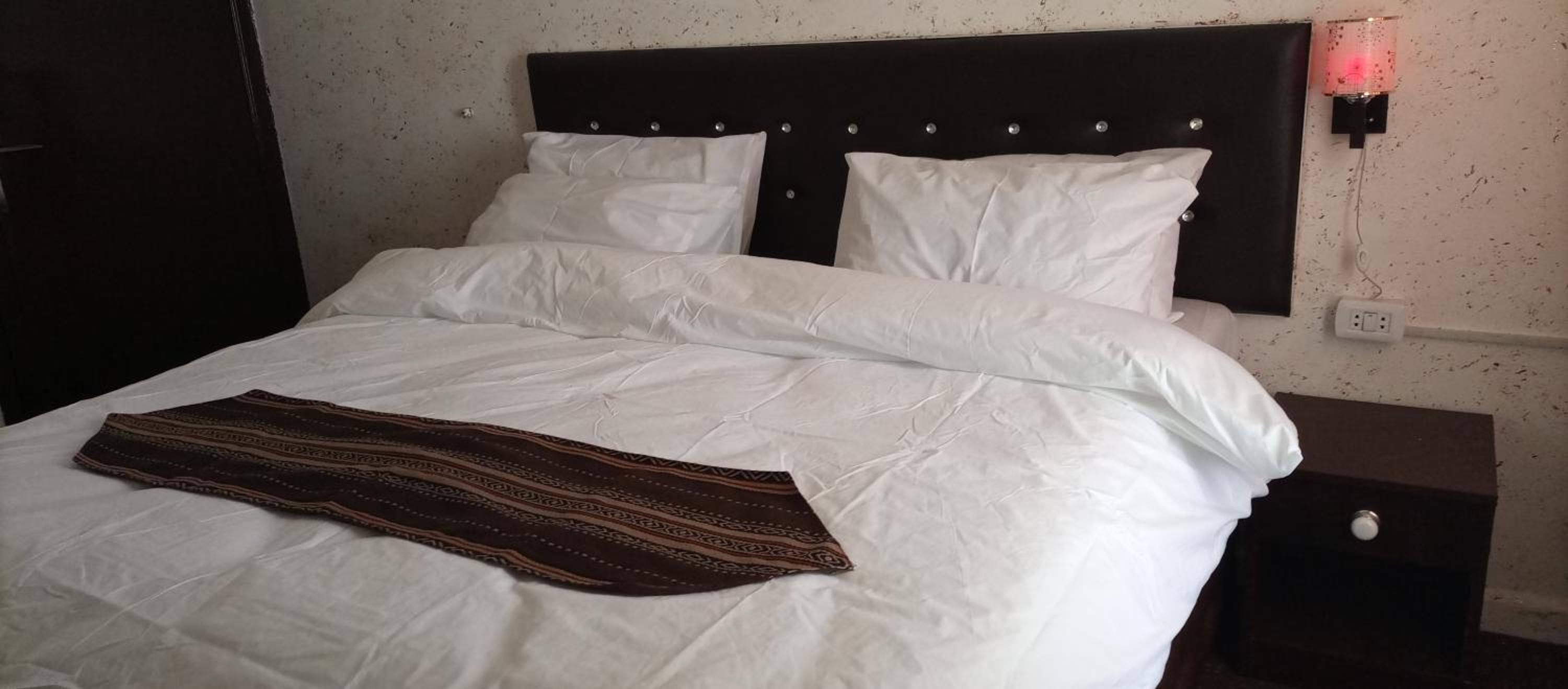 Budget Double Room - Photo 5