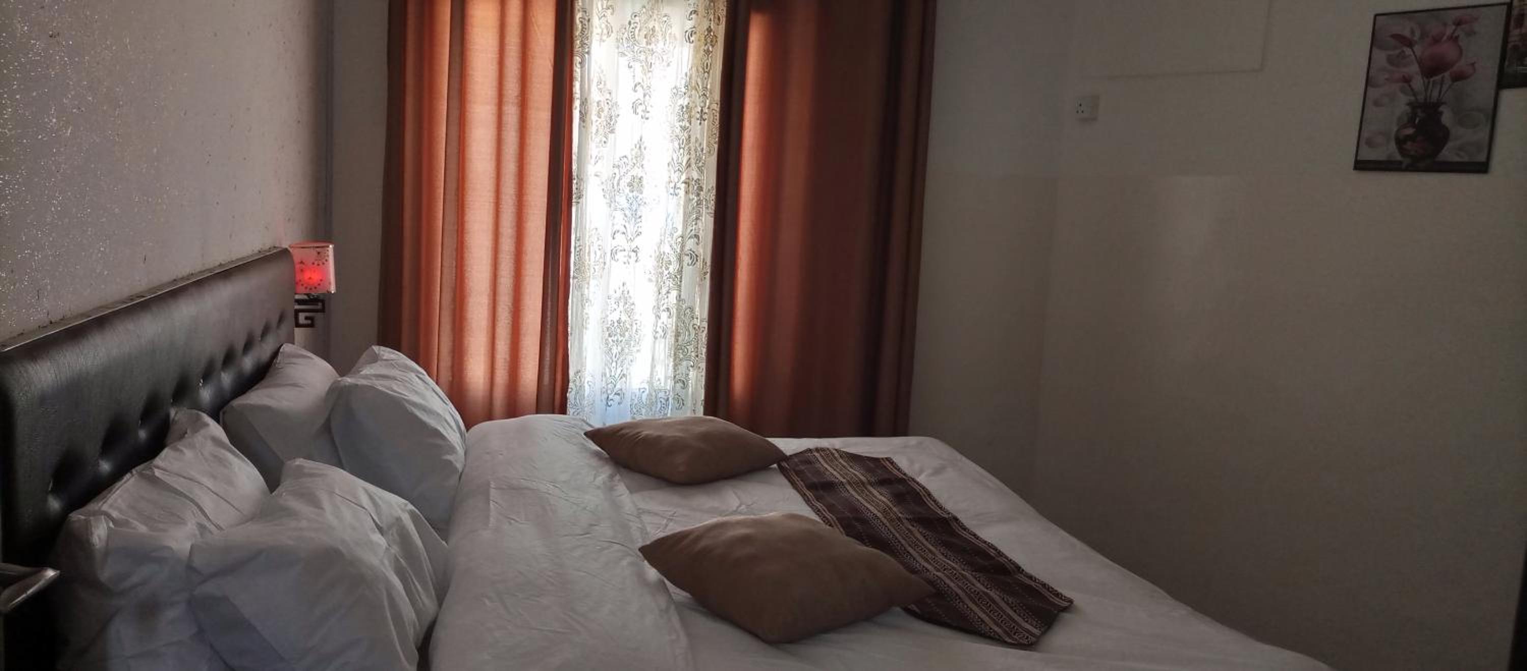 Budget Double Room - Photo 10