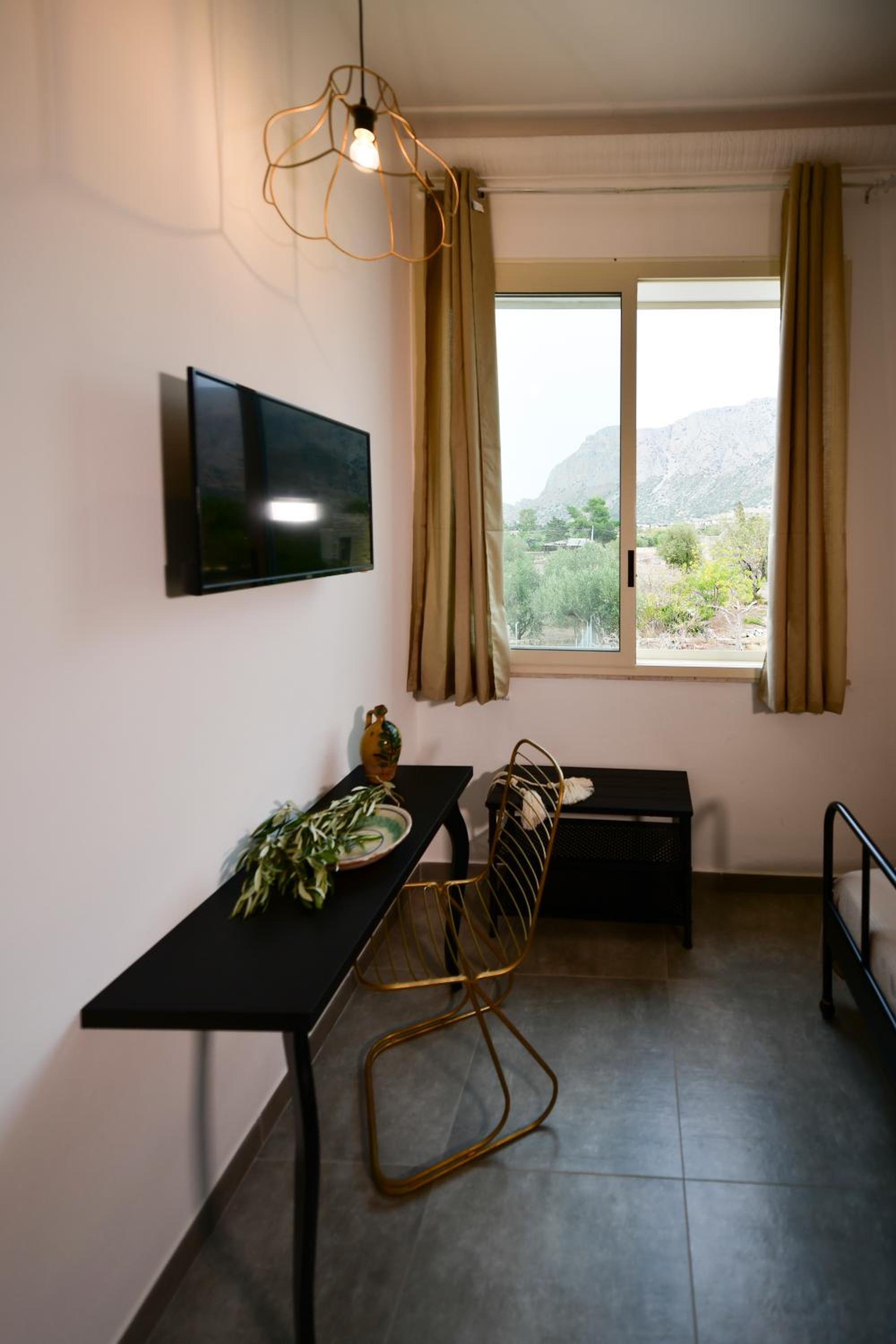 Family Room with Garden View