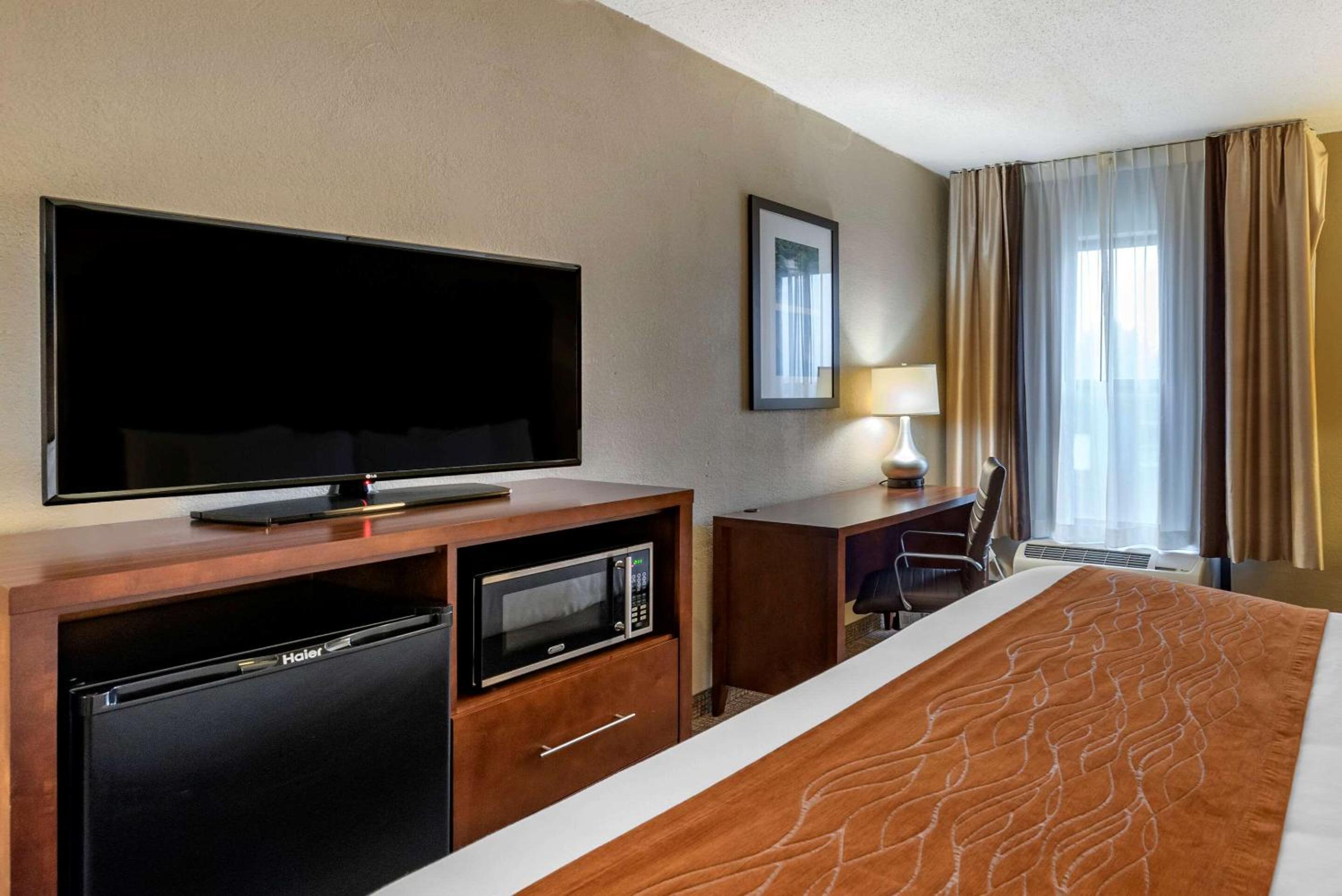King Room - Non-Smoking - Photo 2
