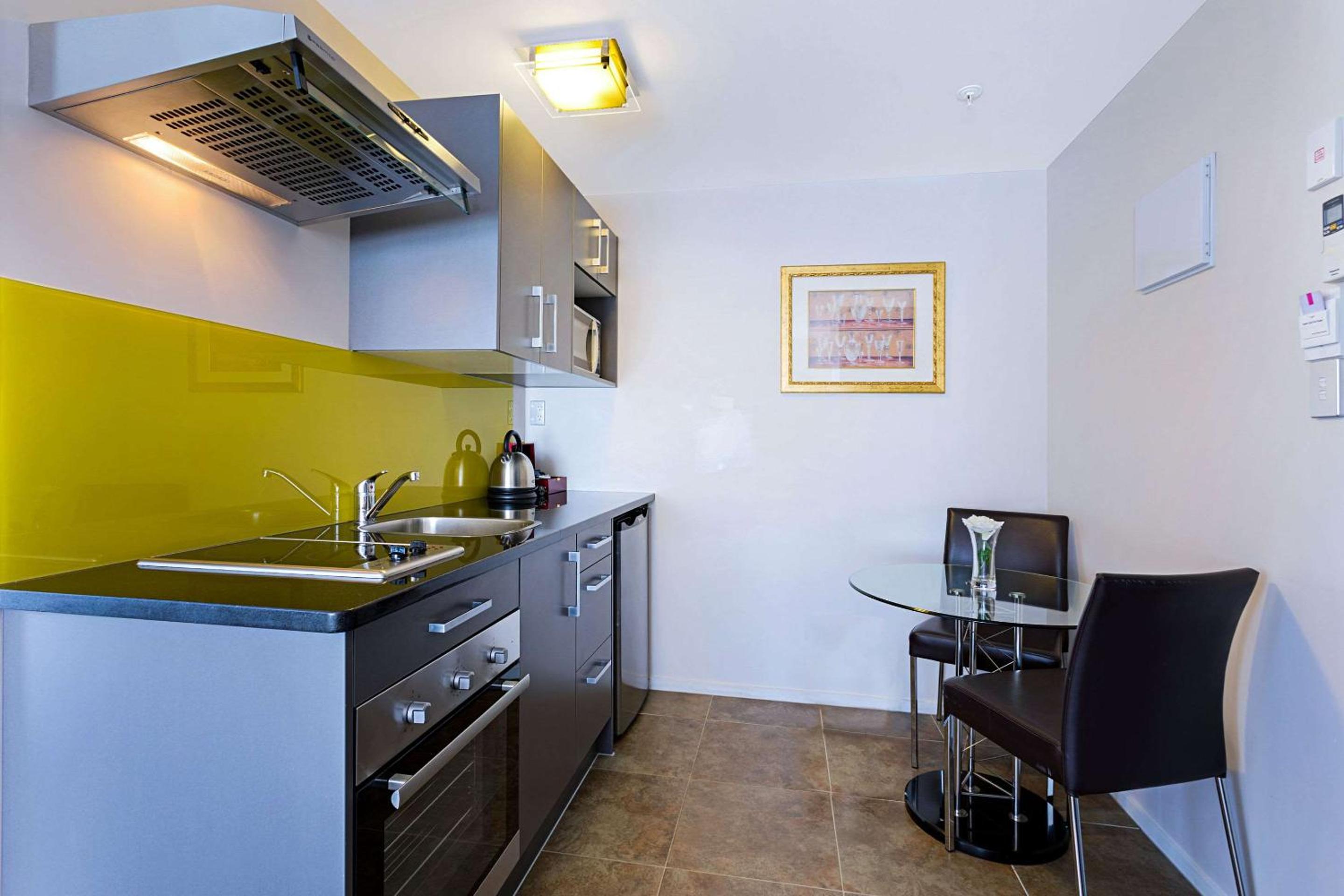 Executive Suite with Kitchen - Photo 9