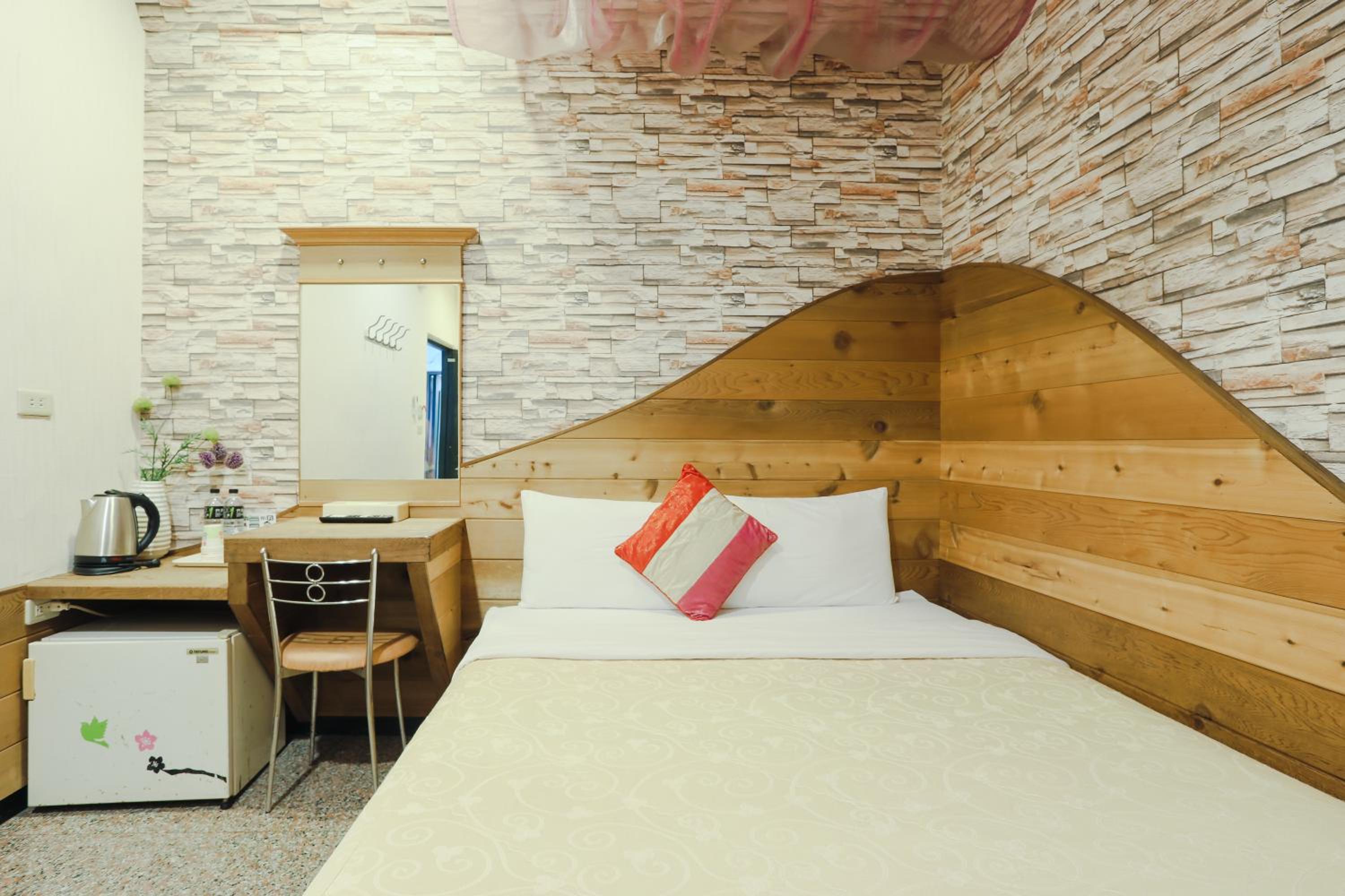 Single Room with Private Bathroom (No window) photo 2