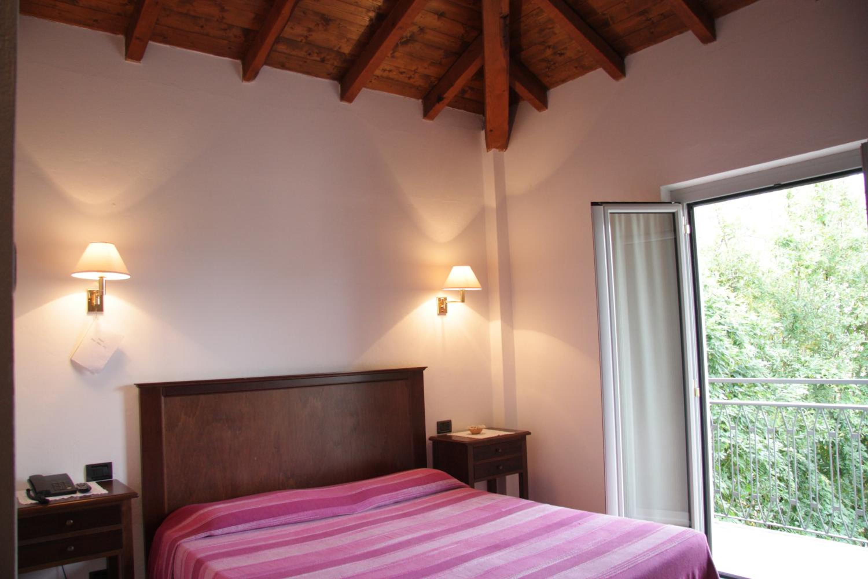 Double Room - Photo 9
