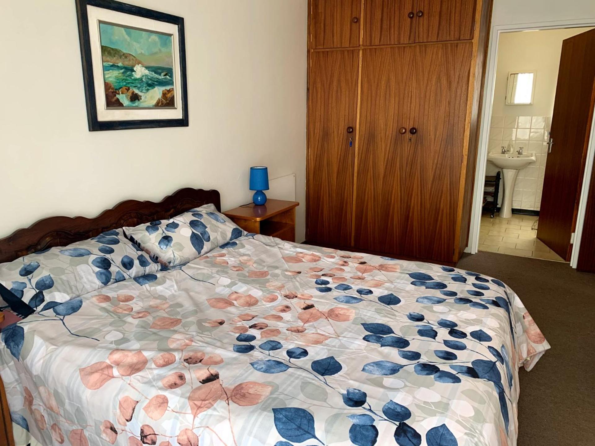 Three-Bedroom House - Photo 12