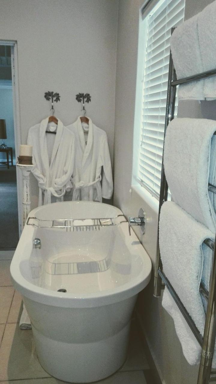 Double Room - Photo 7
