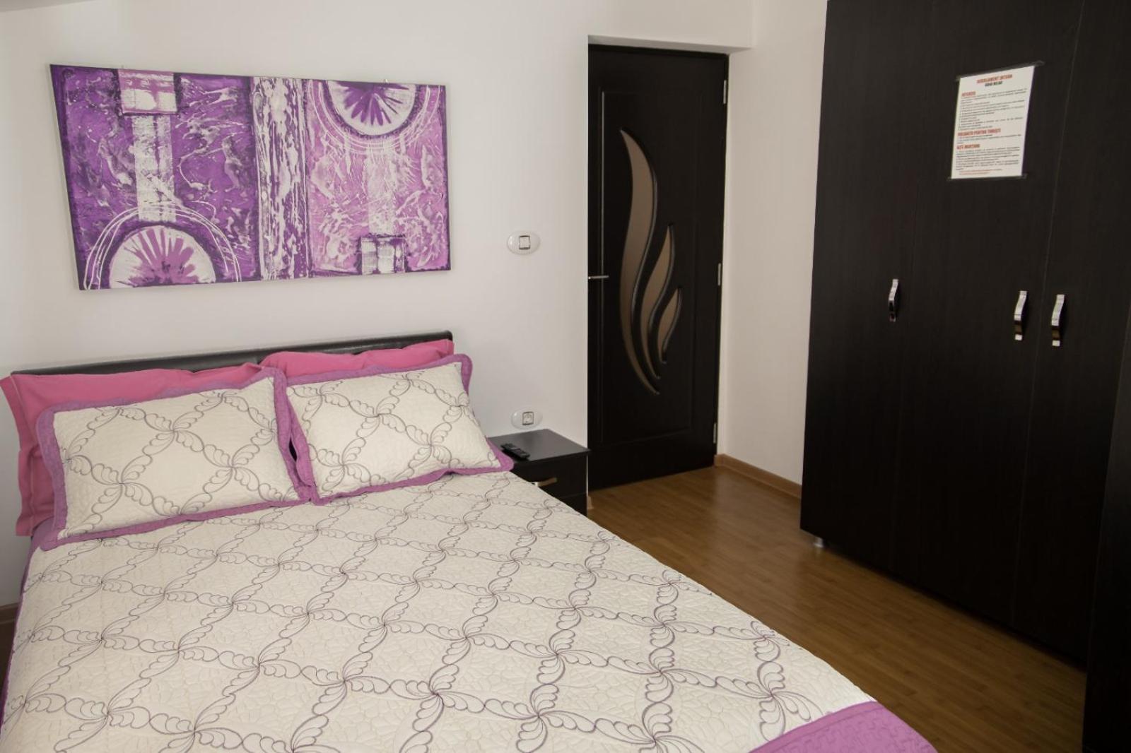 Double Room with Private Bathroom - Photo 1