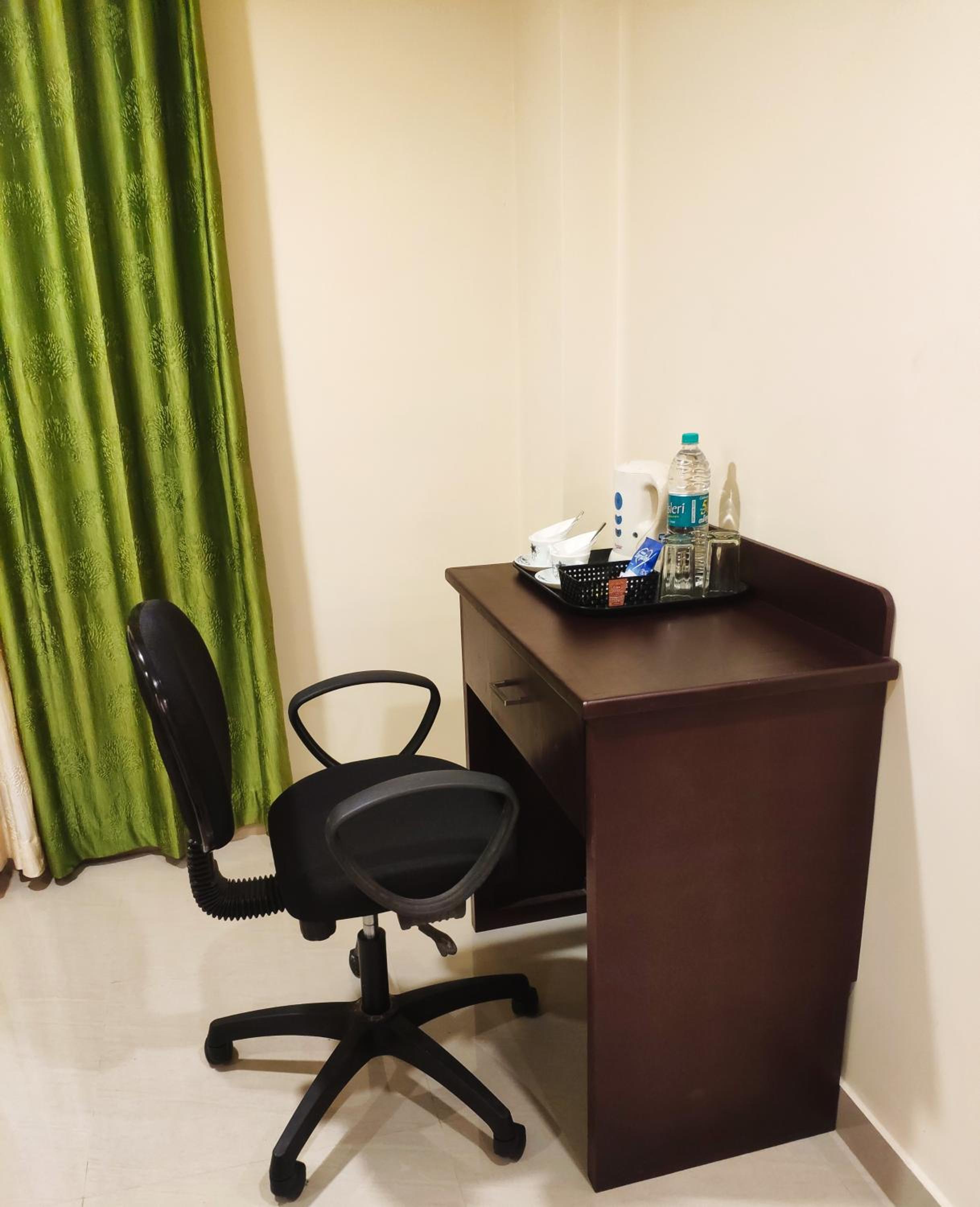 Deluxe Double Room (2 Adults + 1 Child) - Photo 7