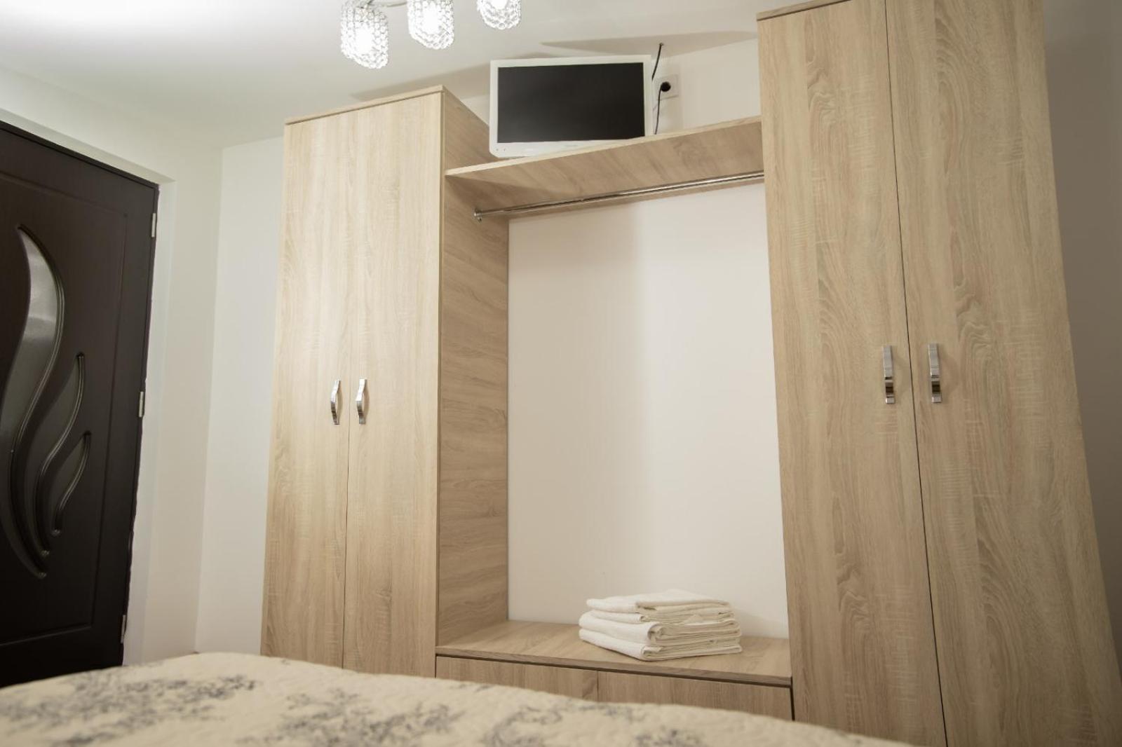 Deluxe Double Room with Balcony - Photo 4