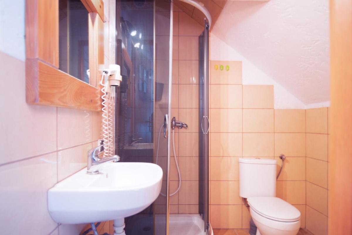 Double Room - Photo 10