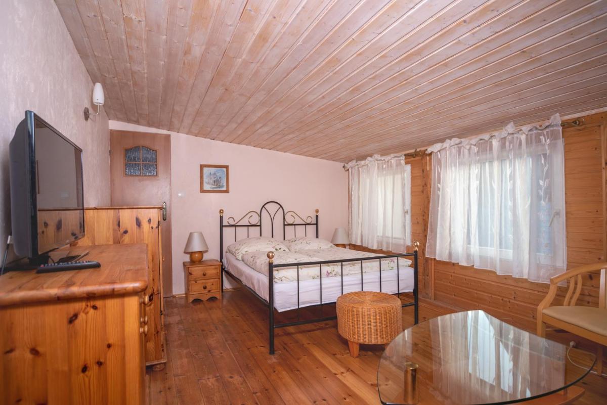 Double Room - Photo 8