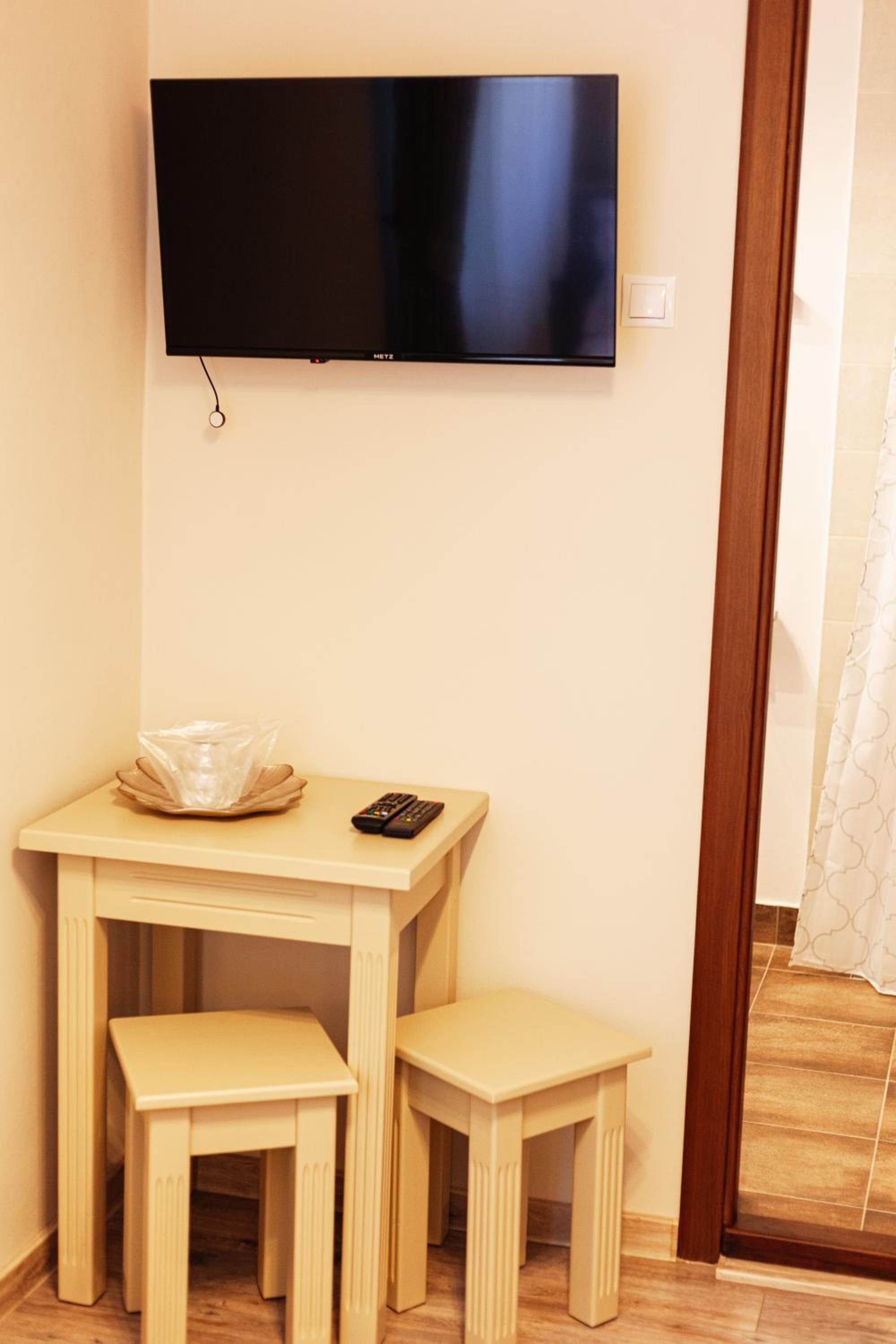 Twin Room with Garden View - Photo 4