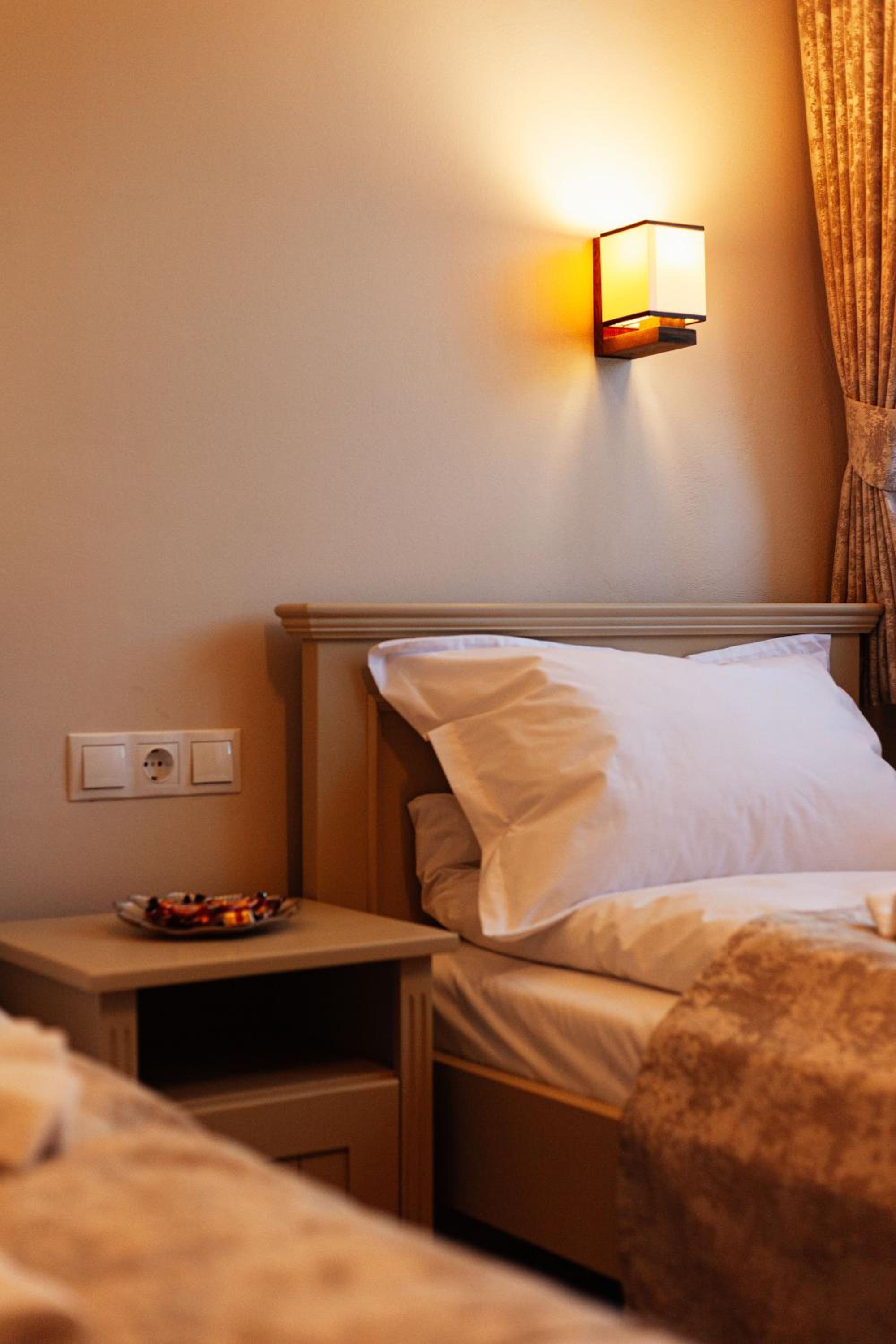 Twin Room with Garden View - Photo 3