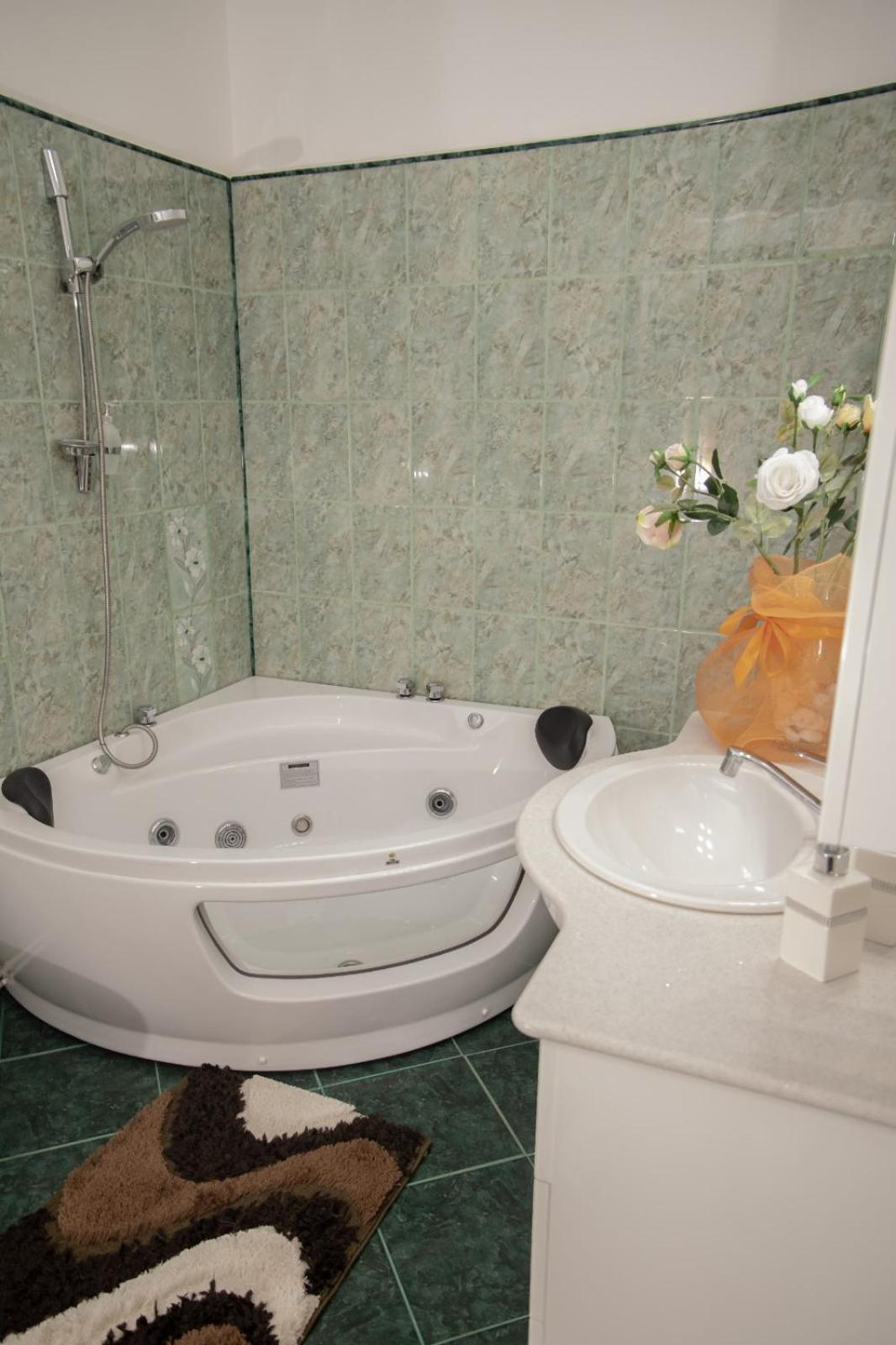 Double Room with Balcony - Photo 2