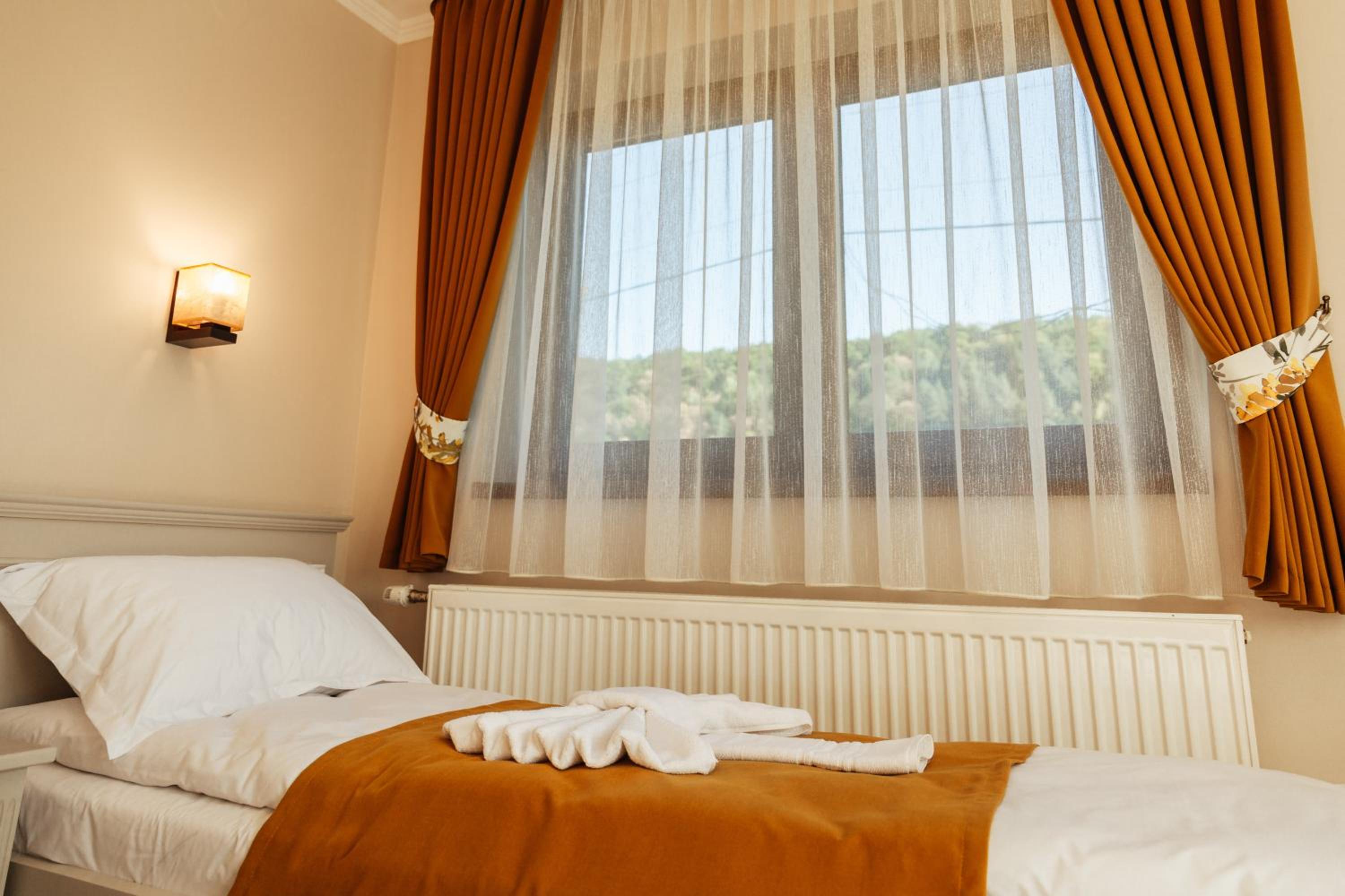 Small Twin Room - Photo 2