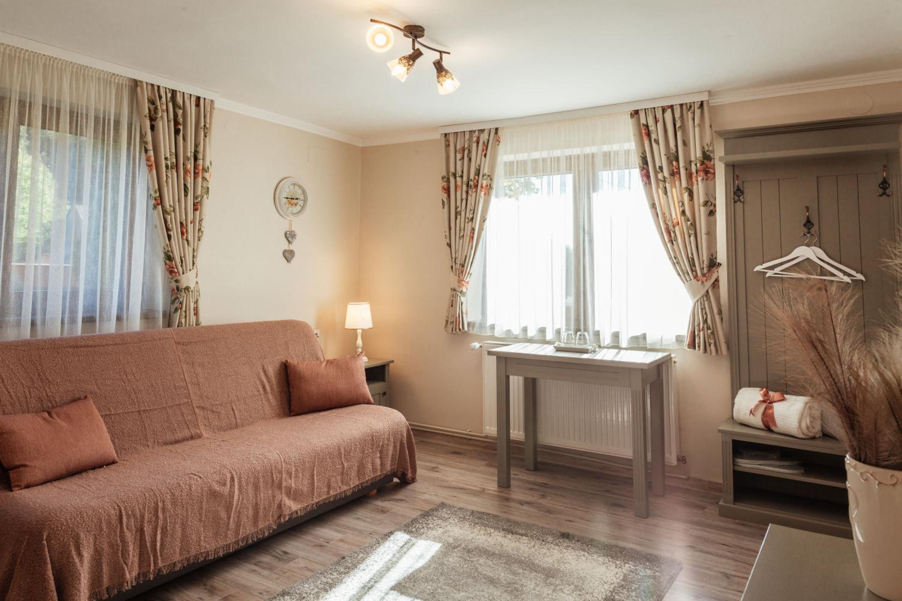 Standard Triple Room - Photo 4