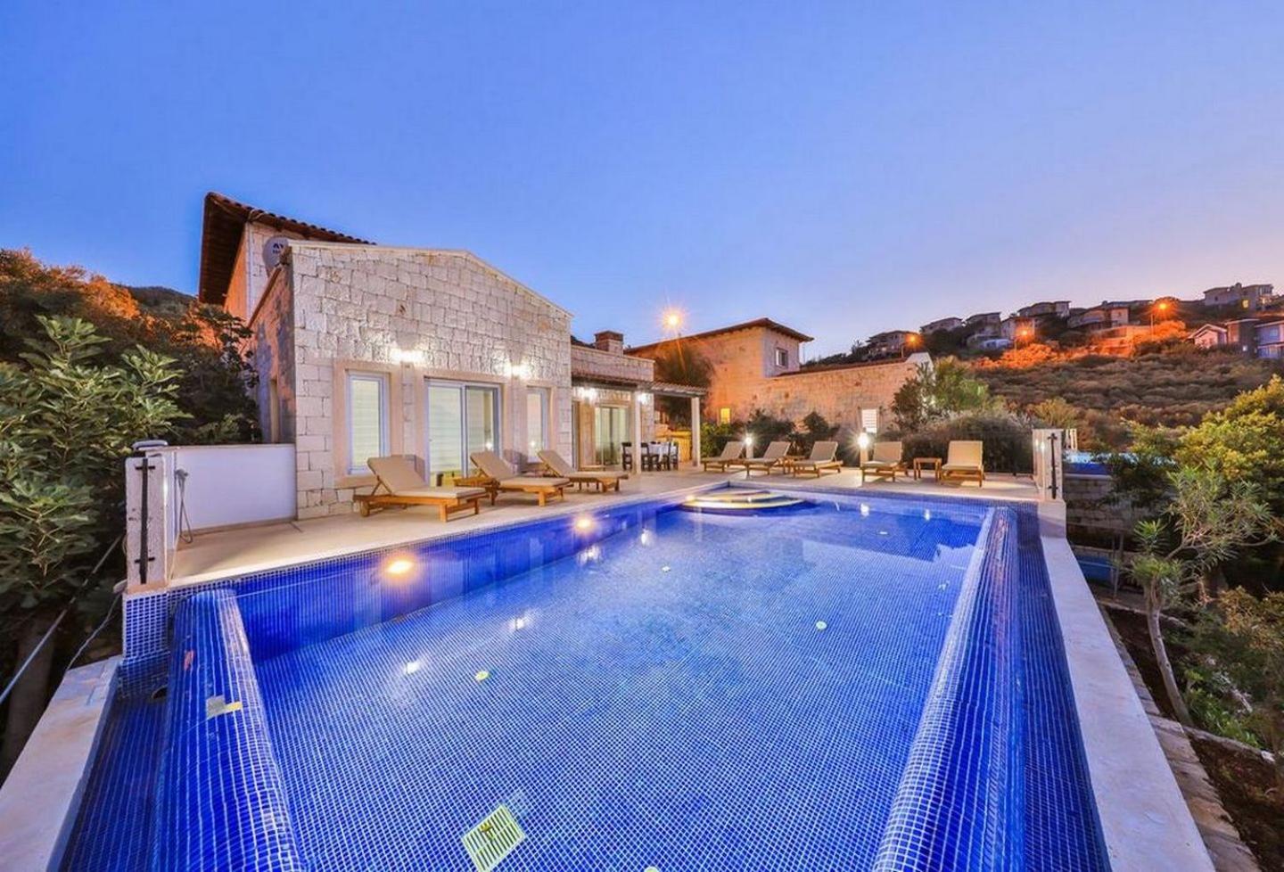 Villa photo 3