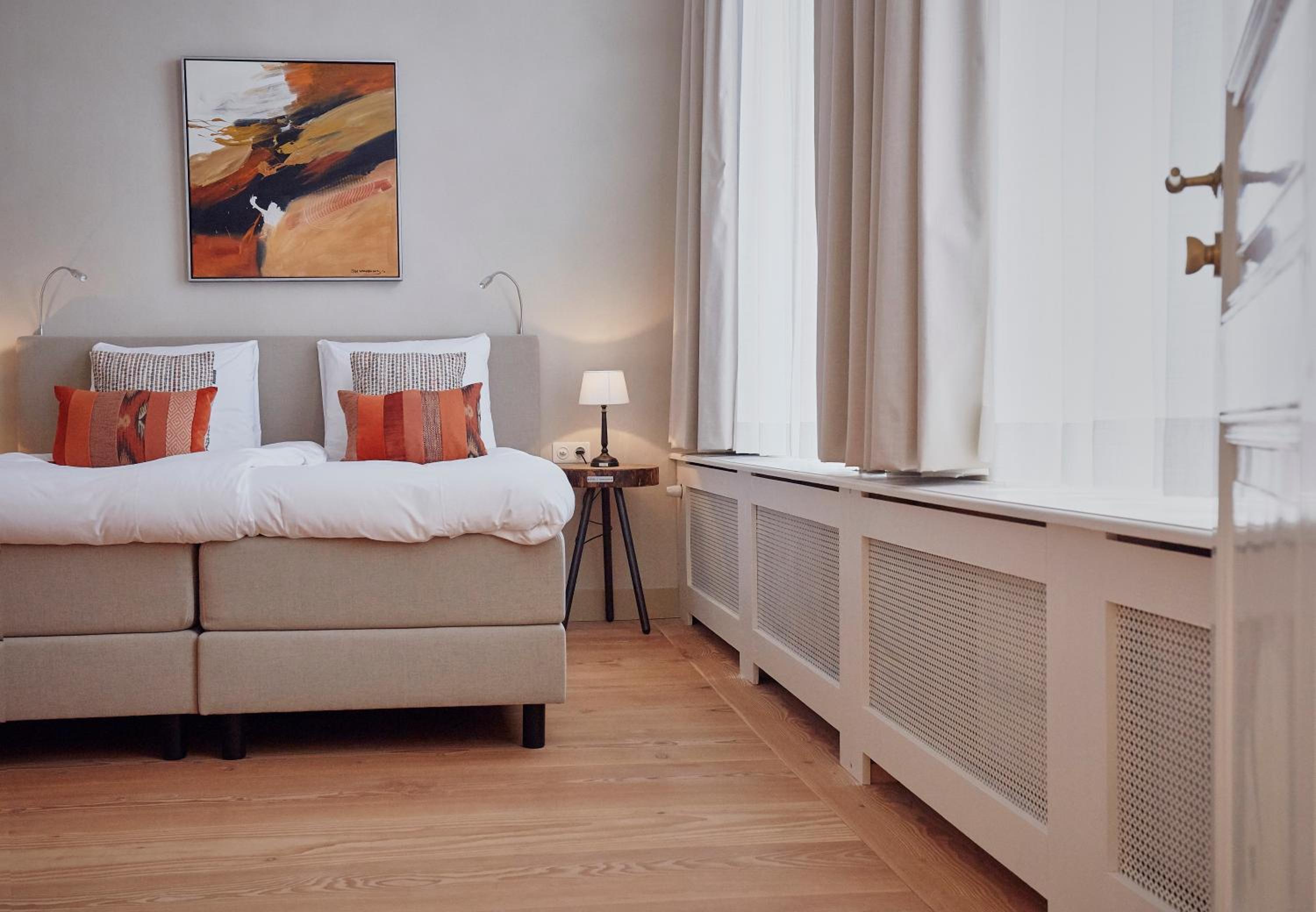 Large Double Room - Photo 1
