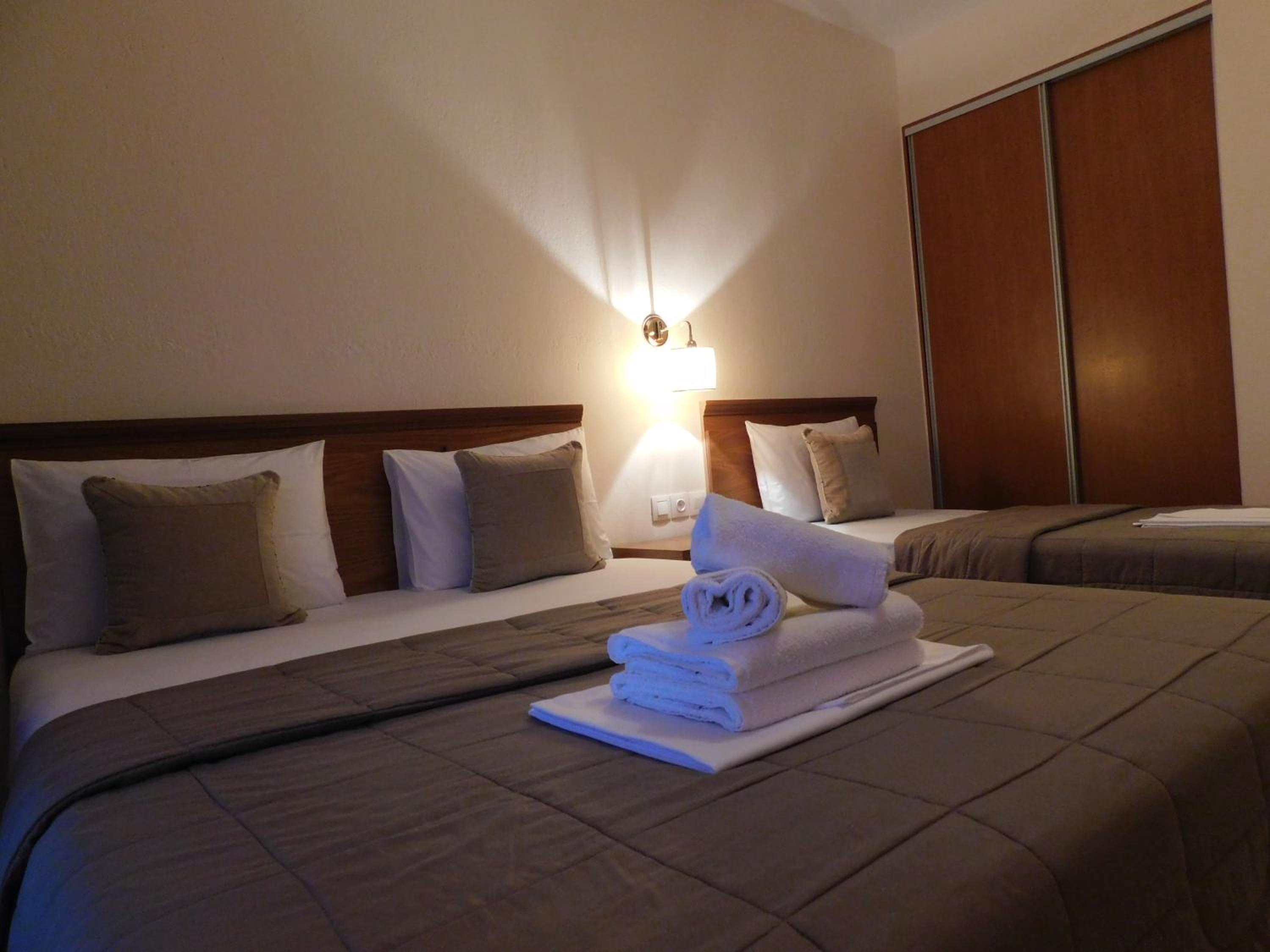 Economy Triple Room photo 3