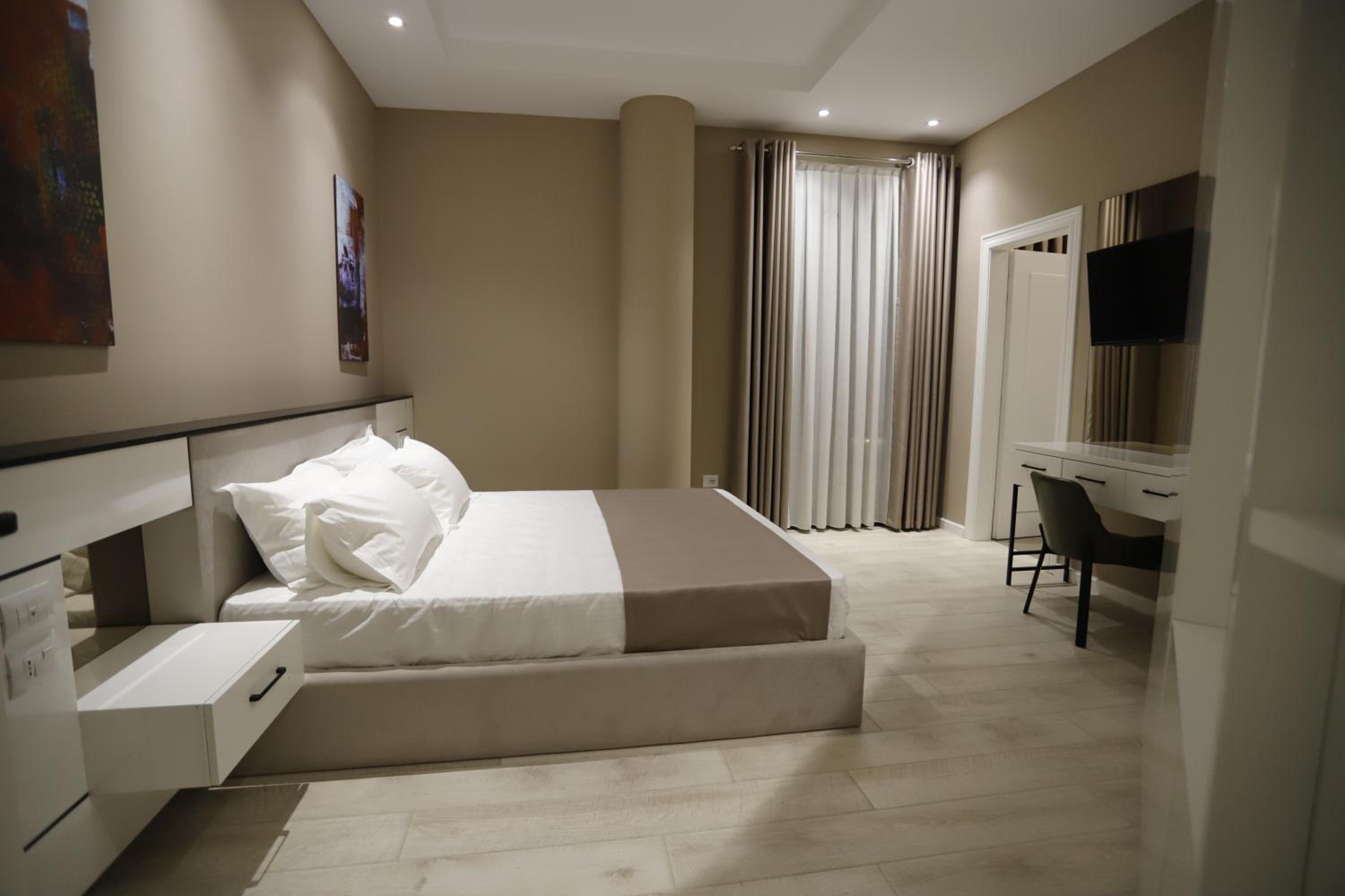 Standard King Room photo 3