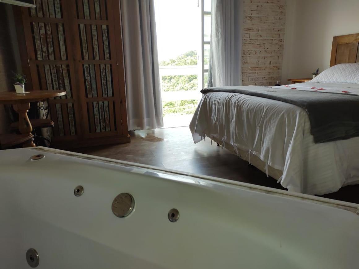 Double Room with Spa Bath photo 3