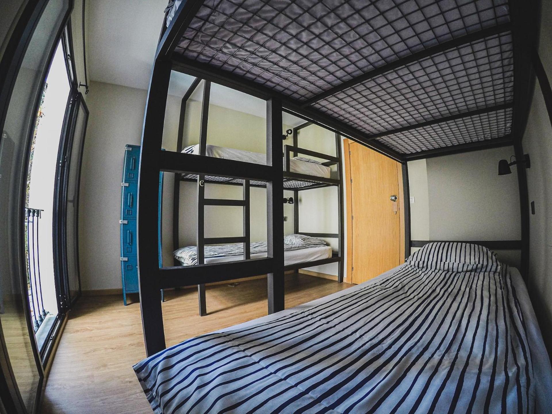 Cama en Habitación Compartida Femenina de 6 Camas