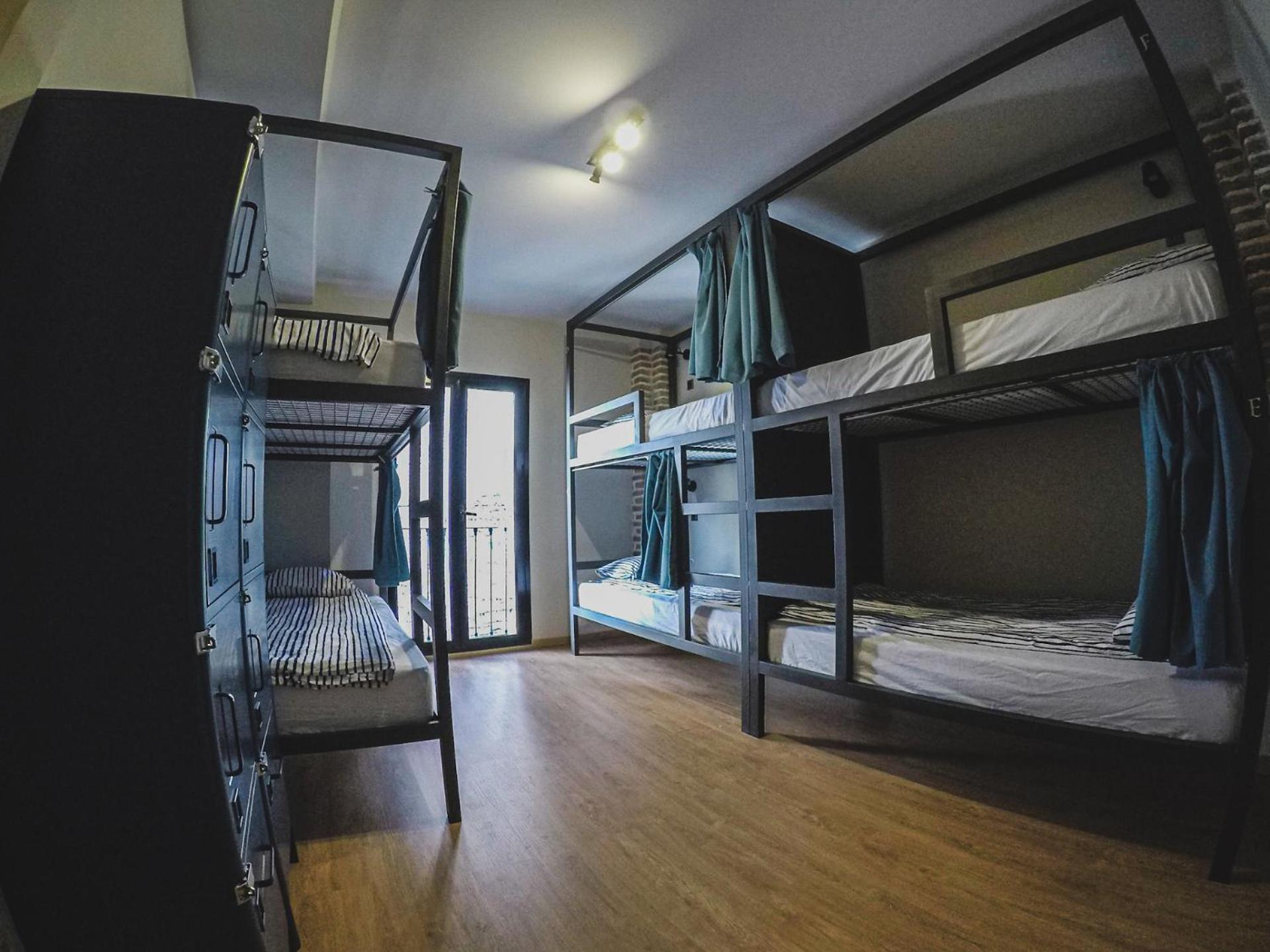 Cama en habitación compartida de 4 camas para mujeres.
