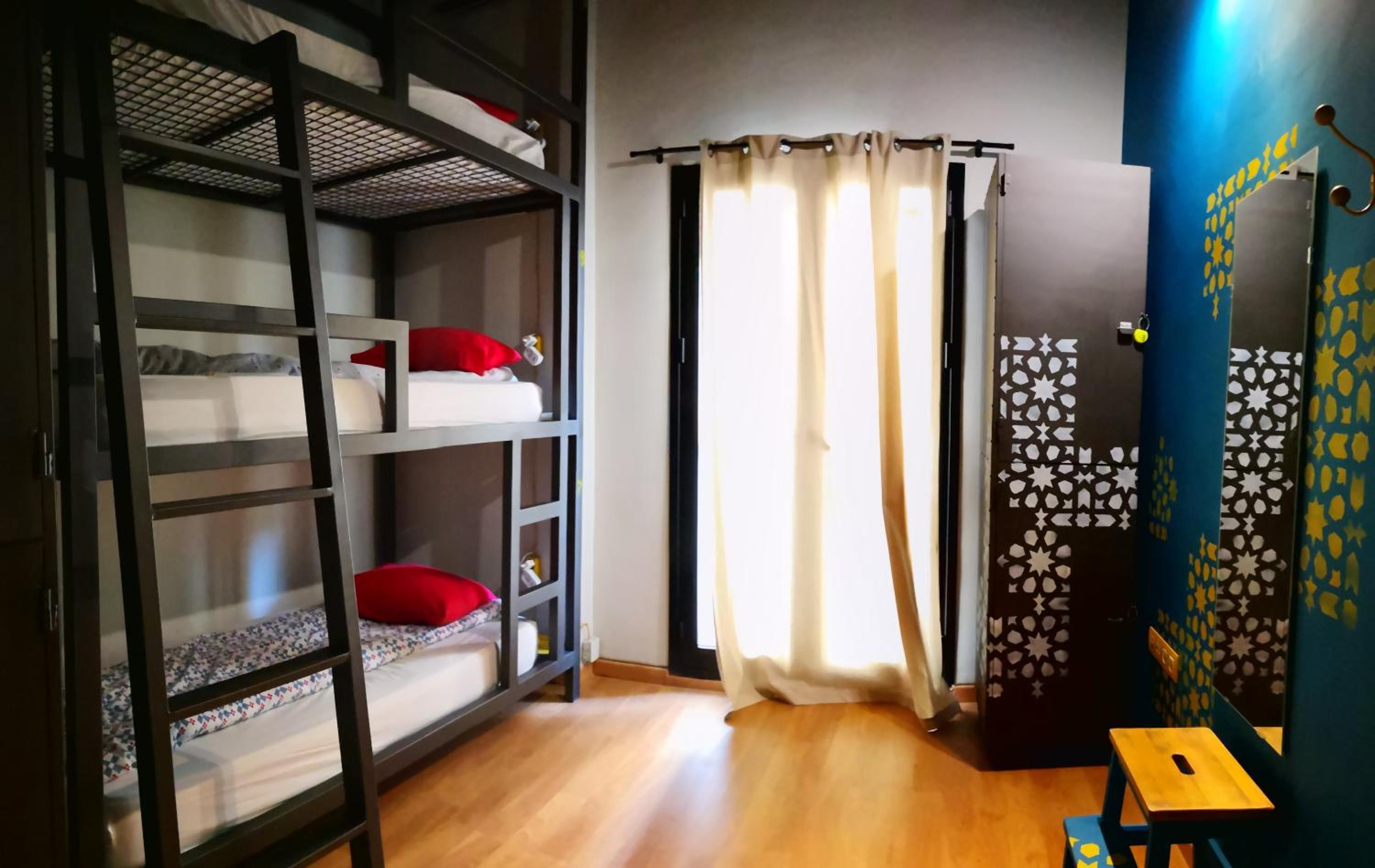 Cama en Habitación Compartida Mixta de 4 Camas
