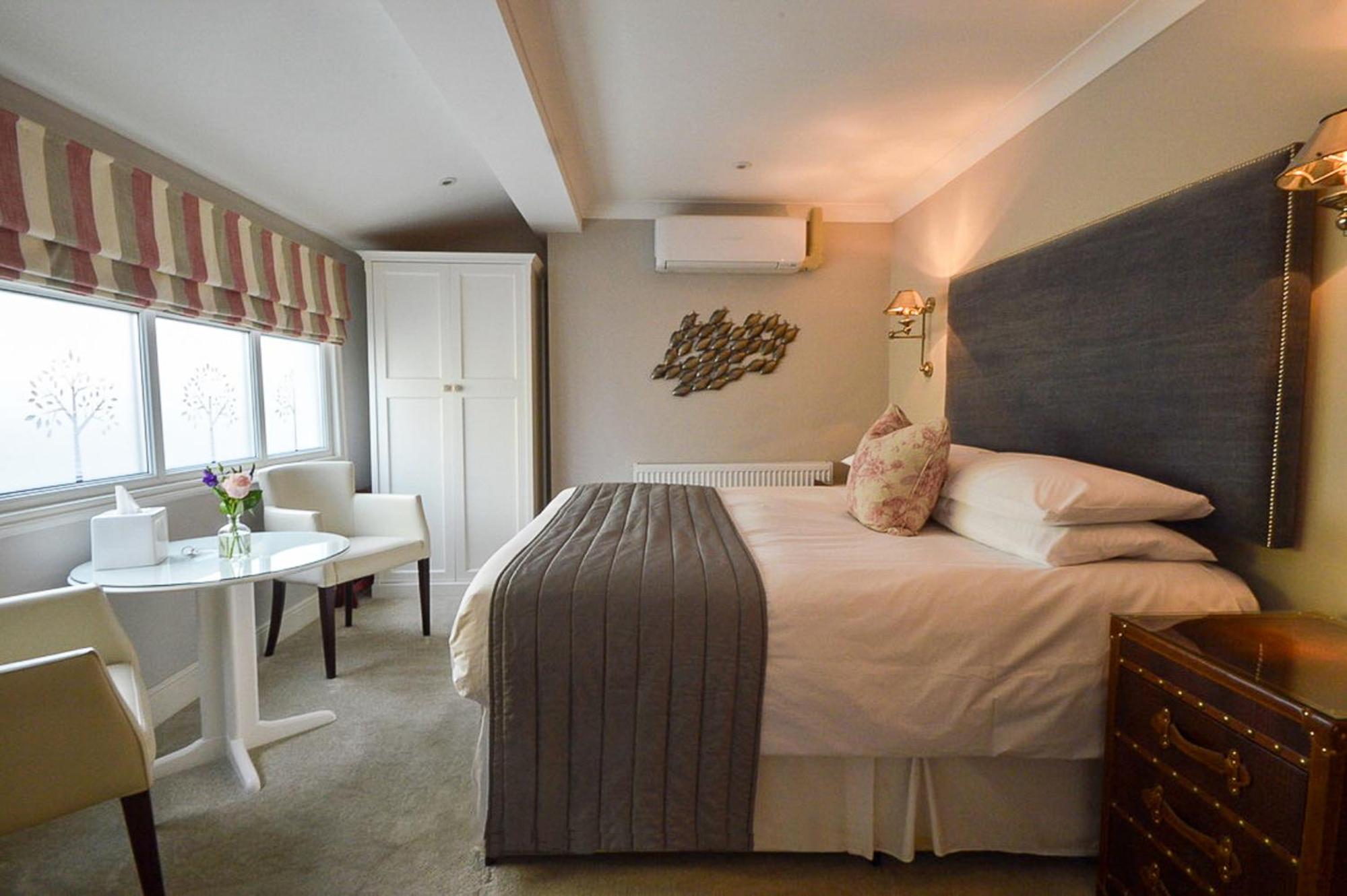 Twin Room with Private Bathroom photo 1