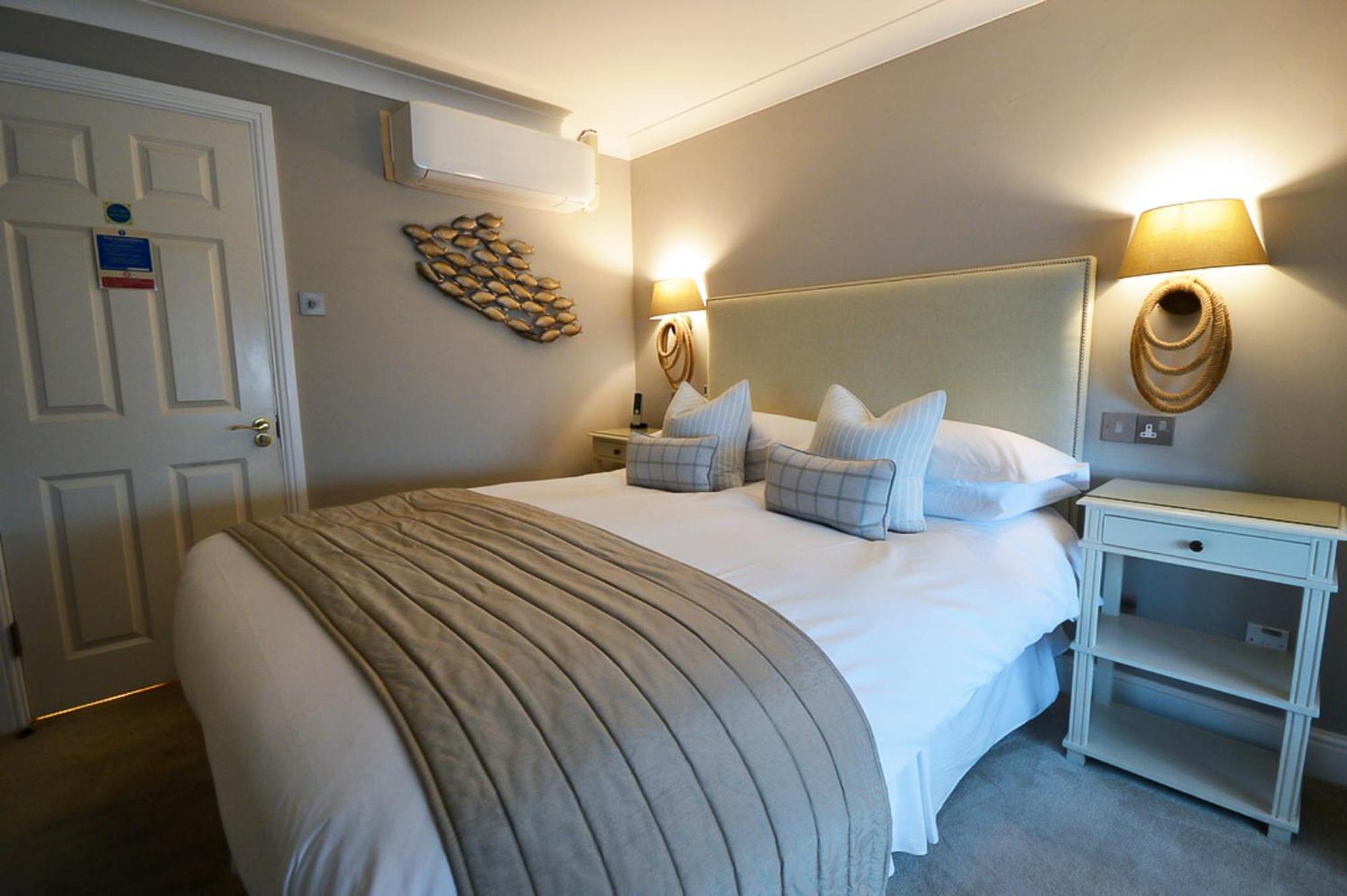 Standard King Room photo 1