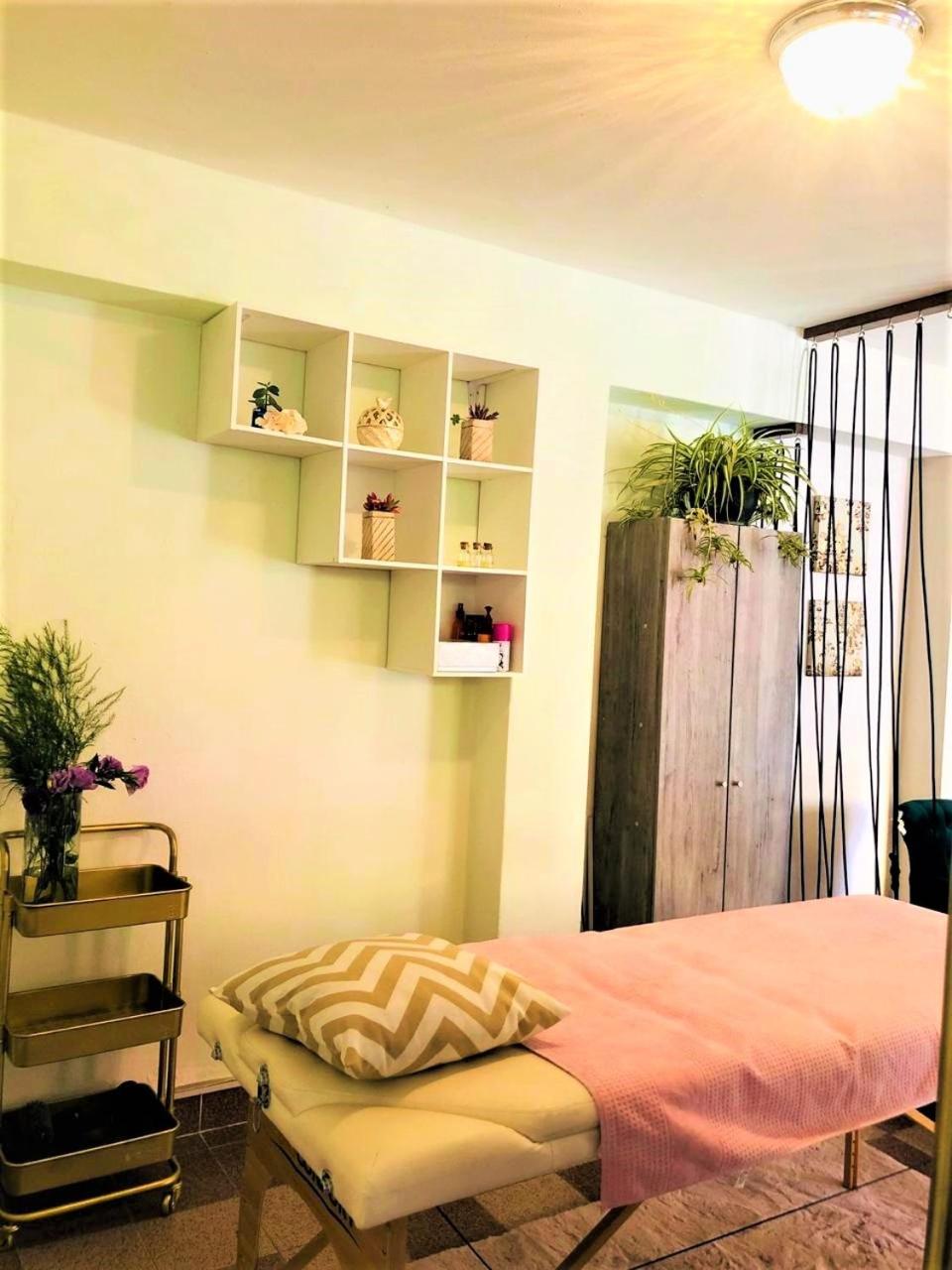 One-Bedroom Apartment - Photo 3