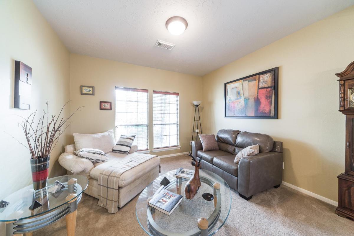 Three-Bedroom House photo 3