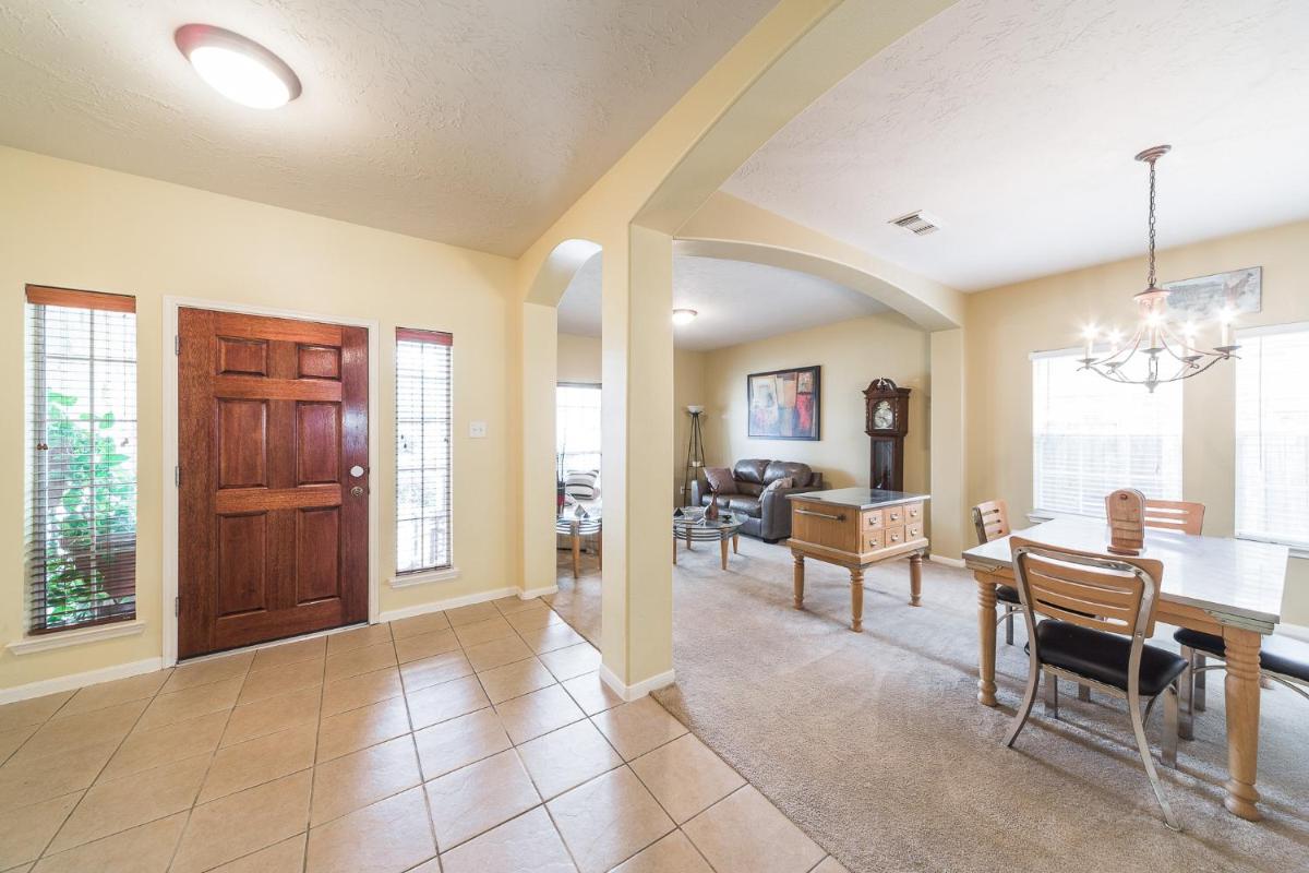 Three-Bedroom House photo 2
