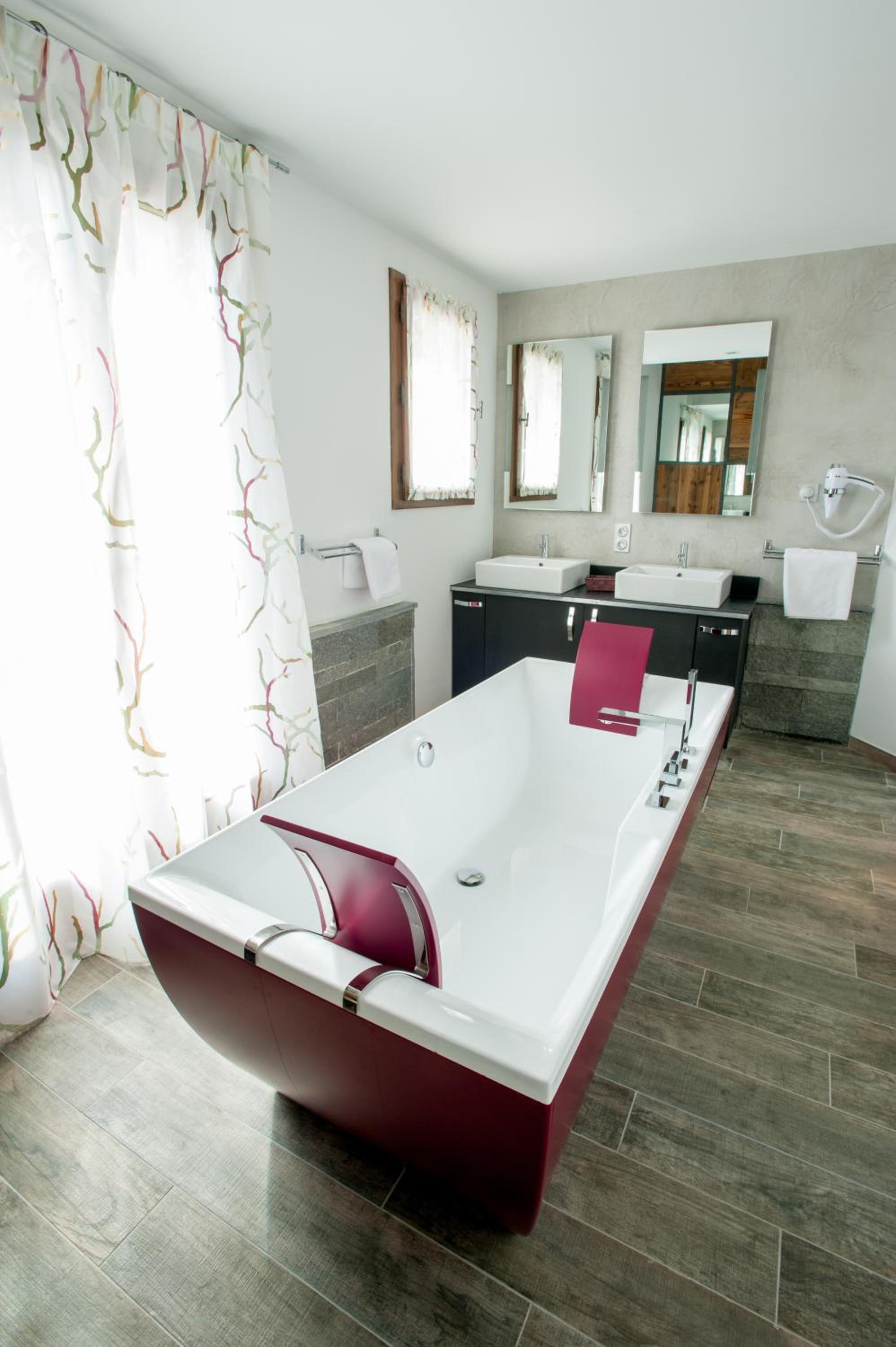 Privilege Suite - Photo 2