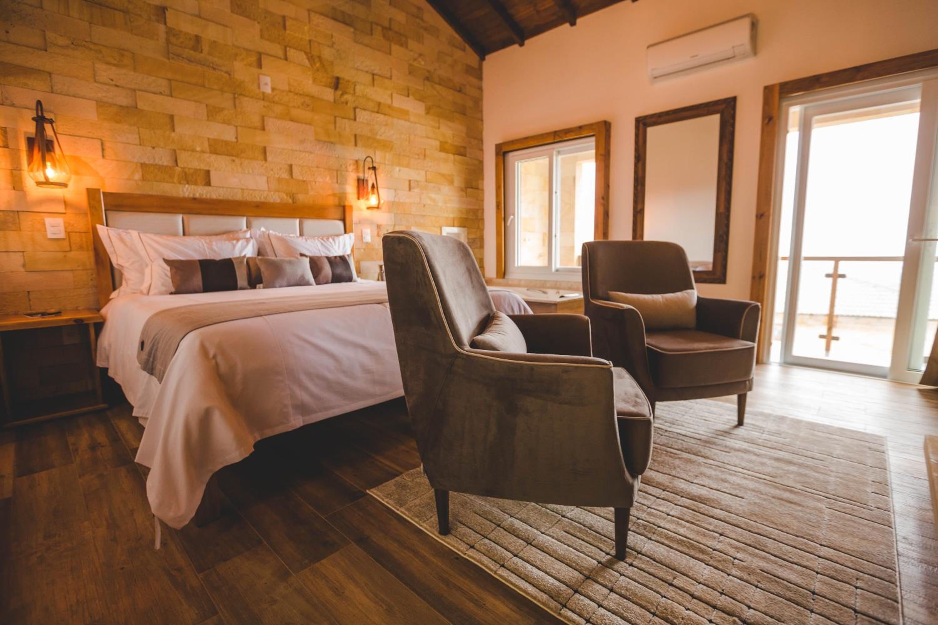 King Suite with Spa Bath - Photo 10
