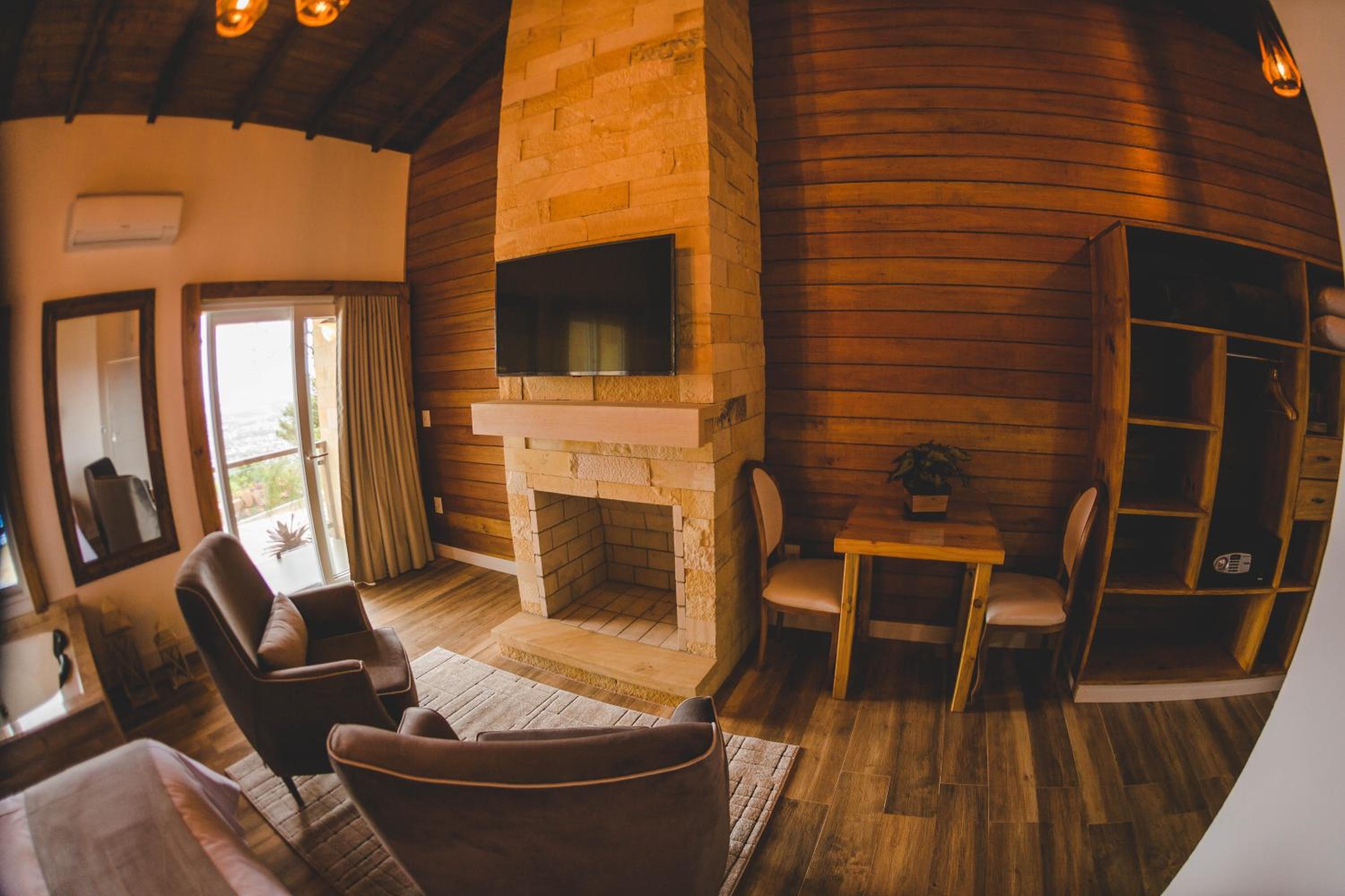 King Suite with Spa Bath - Photo 1