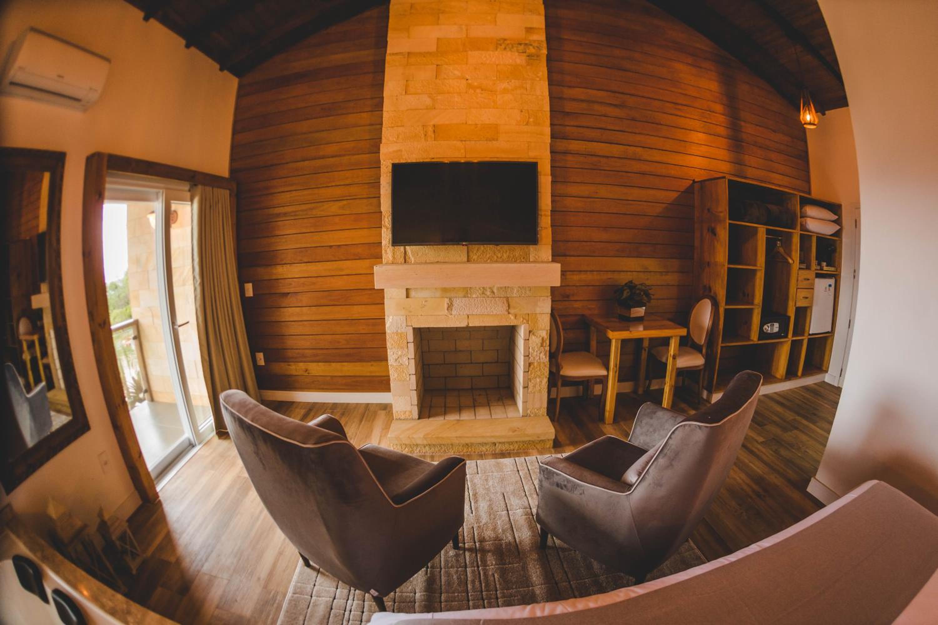 King Suite with Spa Bath - Photo 3