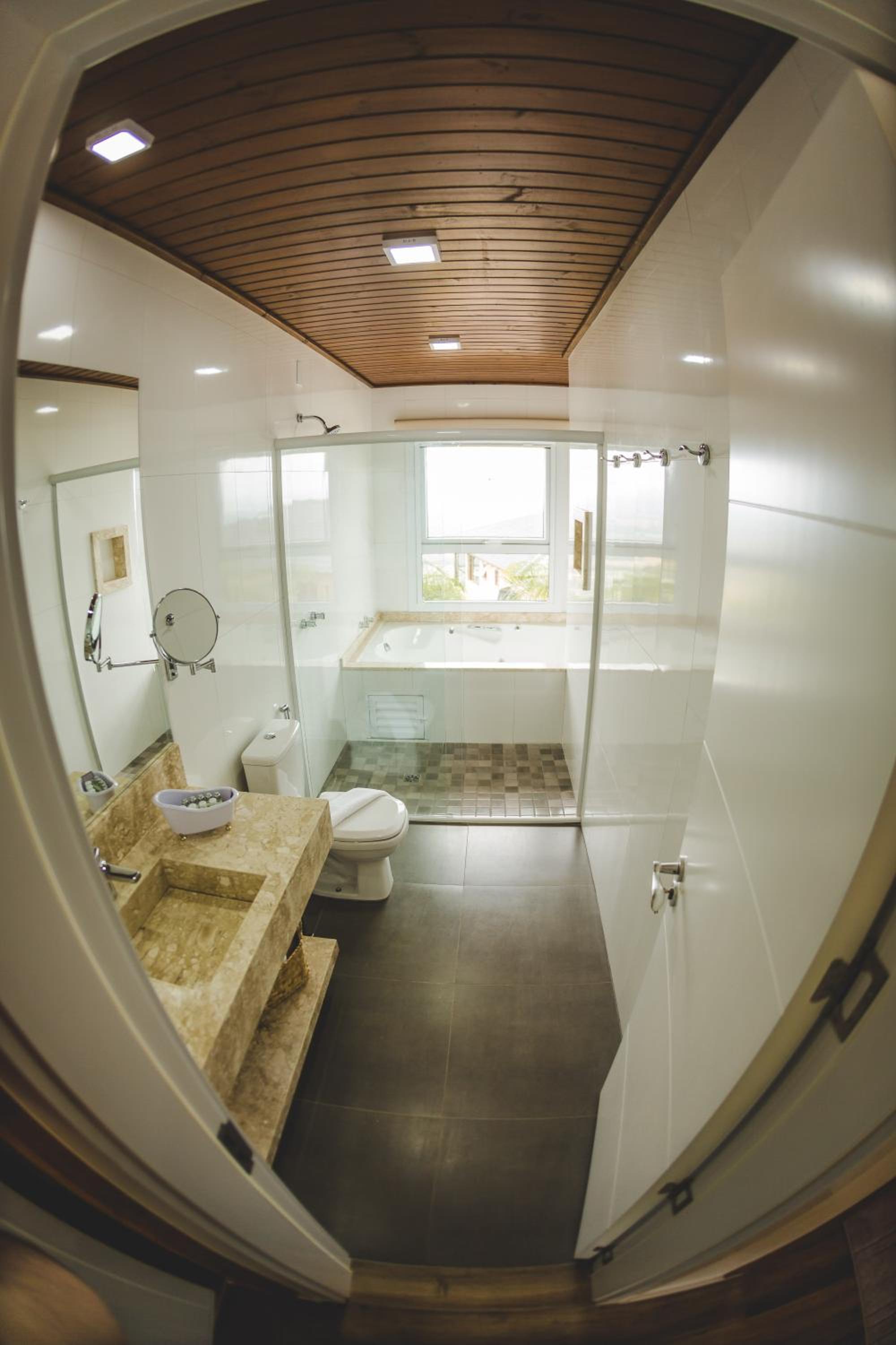 Deluxe Suite with Spa Bath - Photo 2