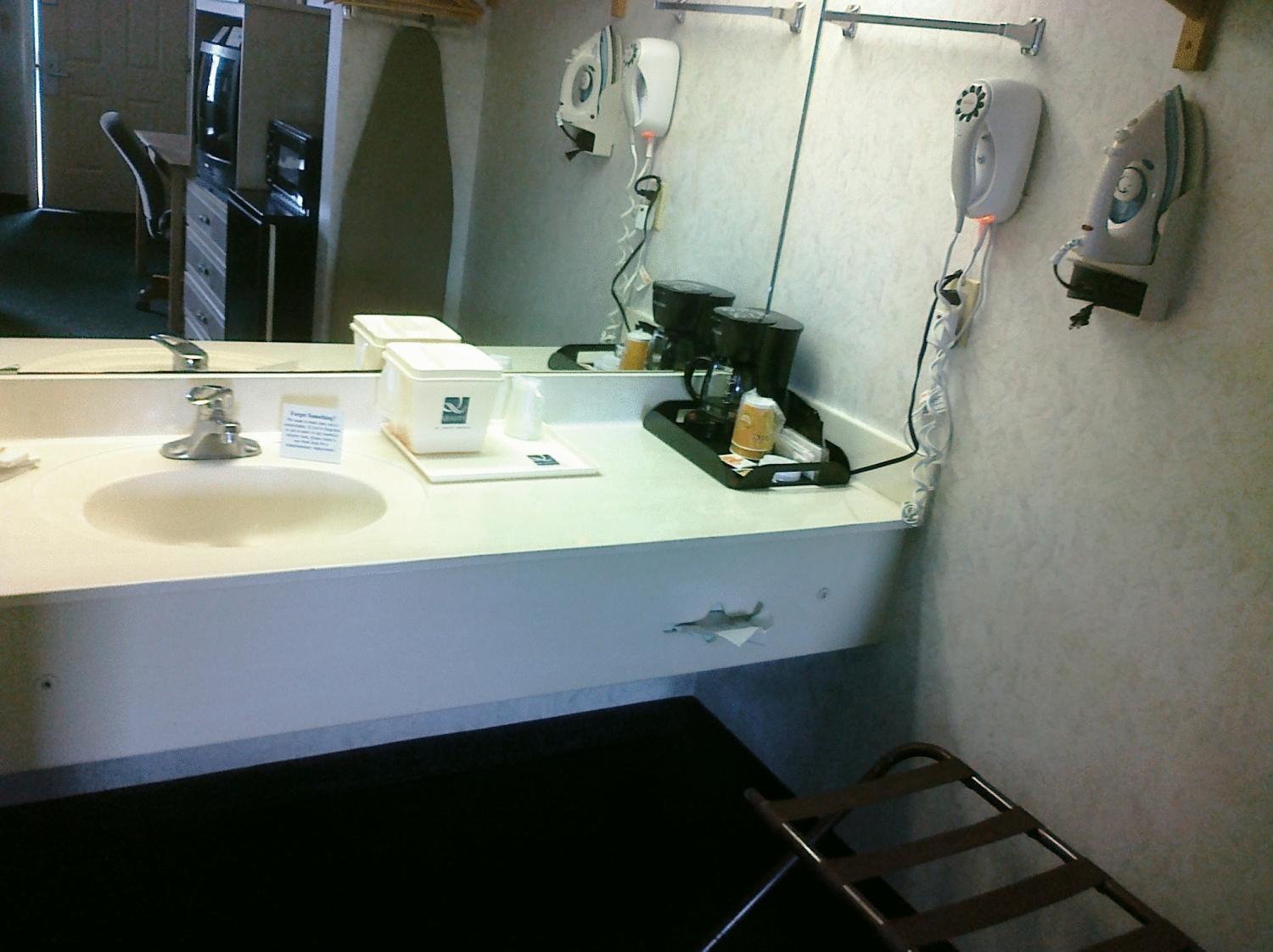 King Room - Non-Smoking - Photo 3