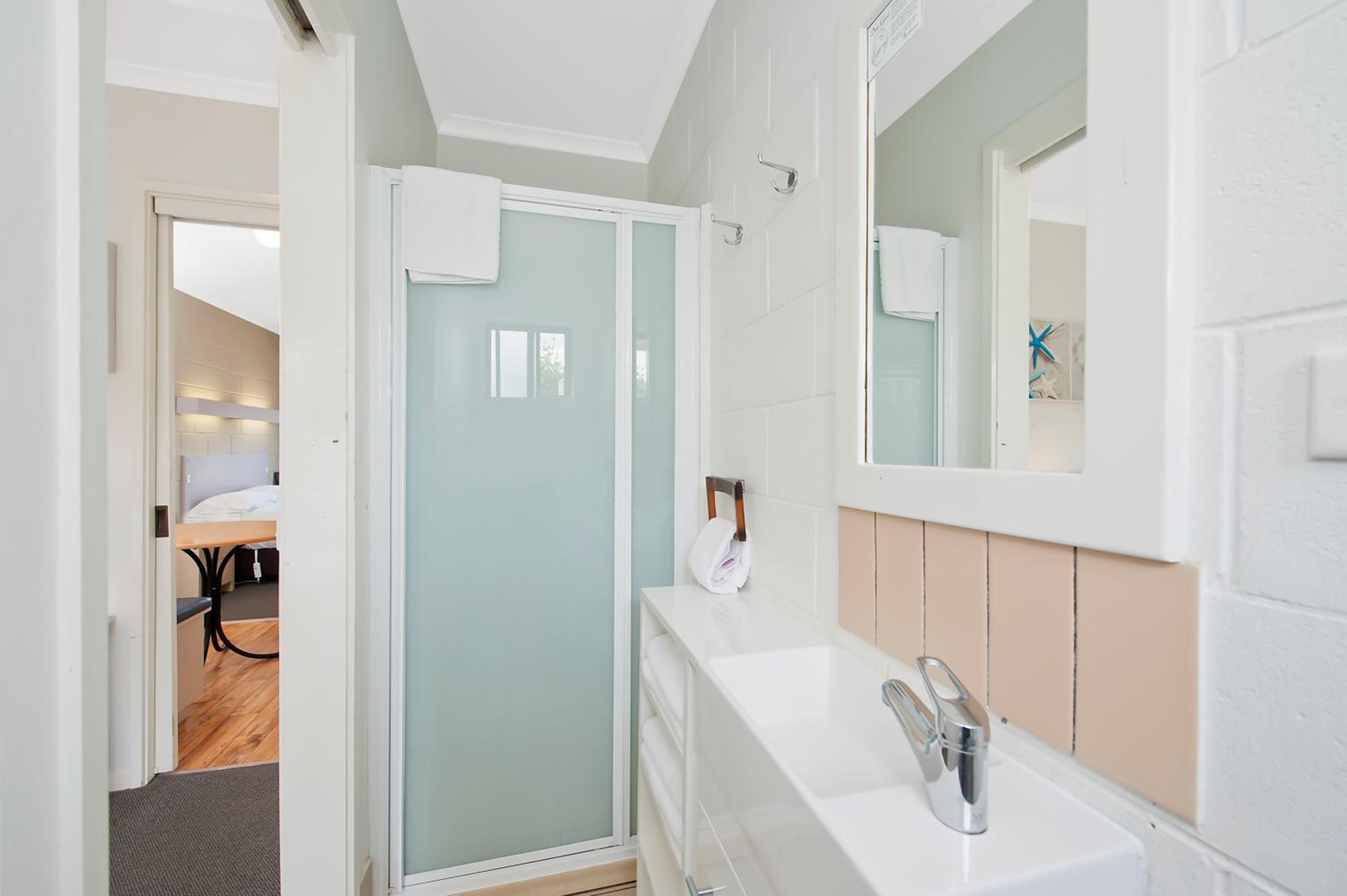 Quad Suite - Photo 6