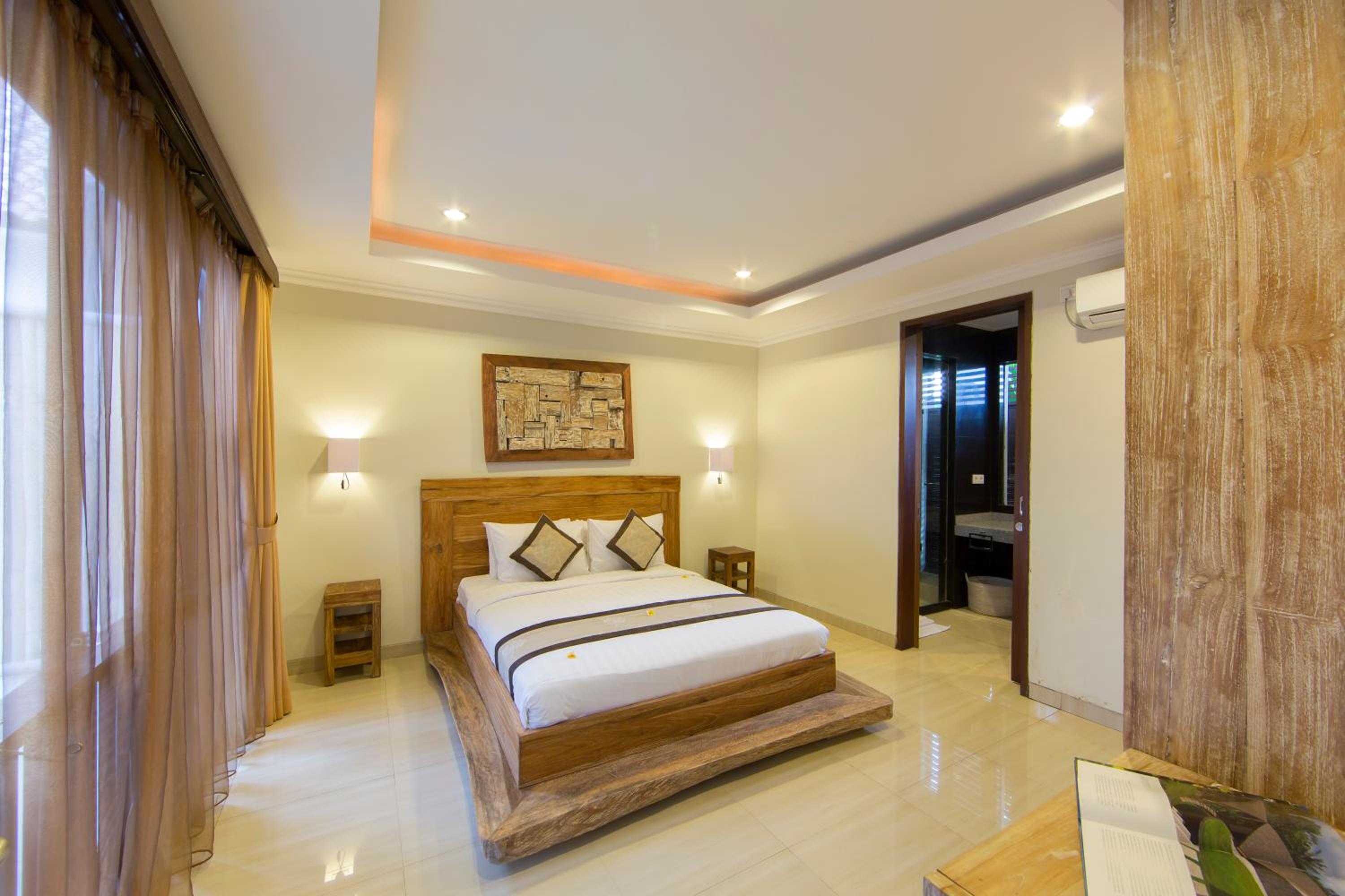 Three-Bedroom Villa with Private Pool - Photo 15