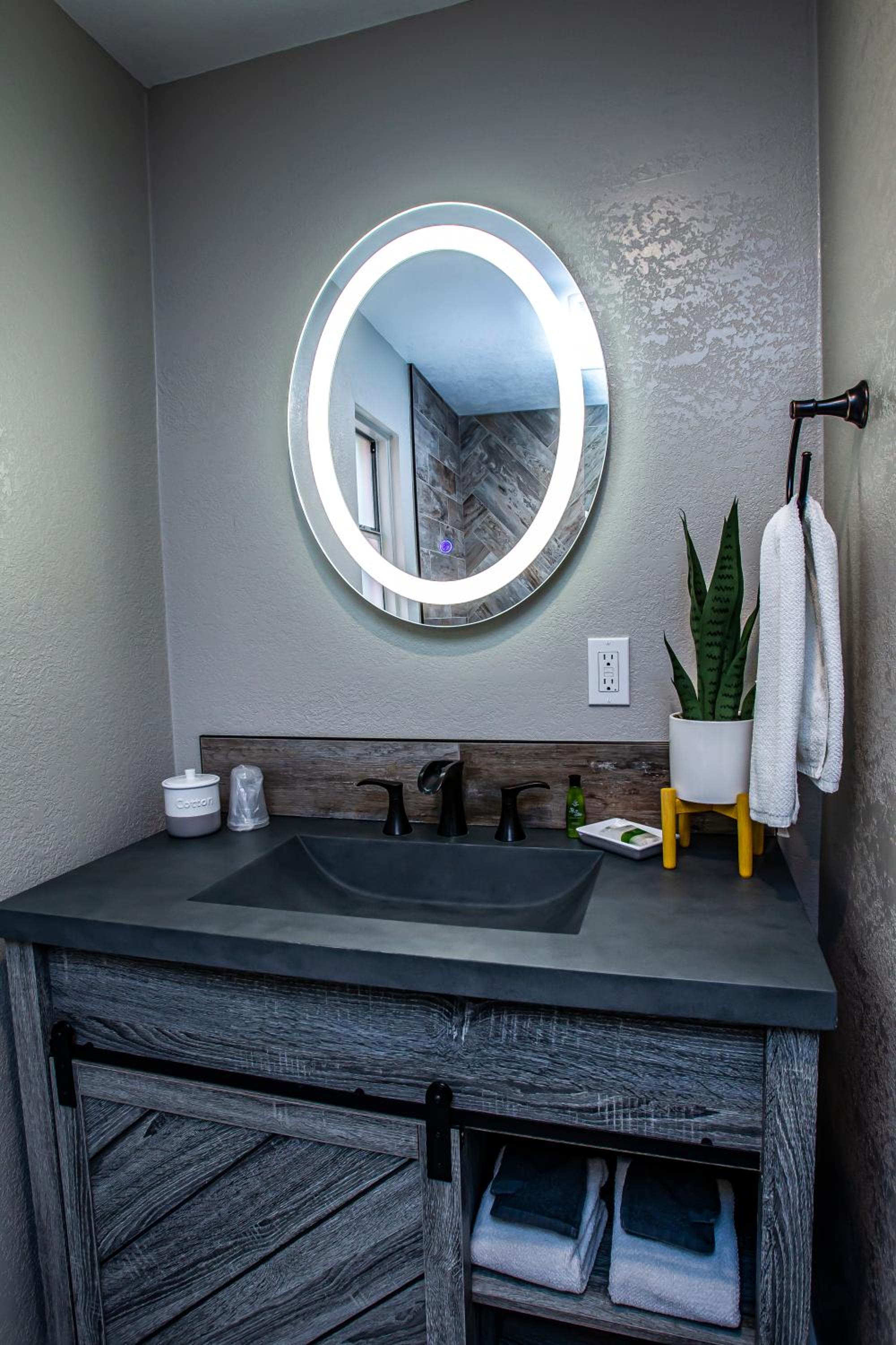 Superior King Room - Photo 5