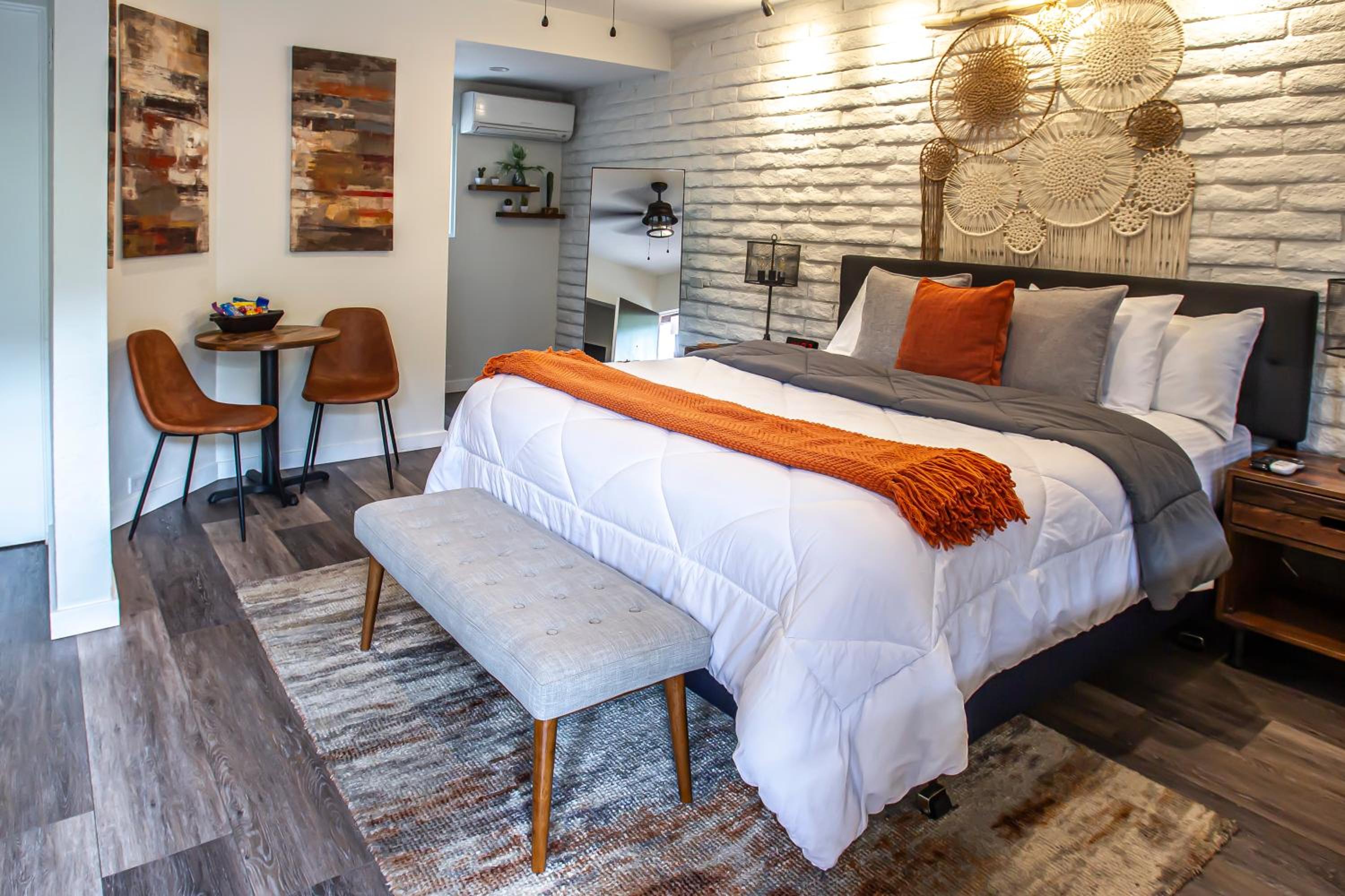 Superior King Room - Photo 23