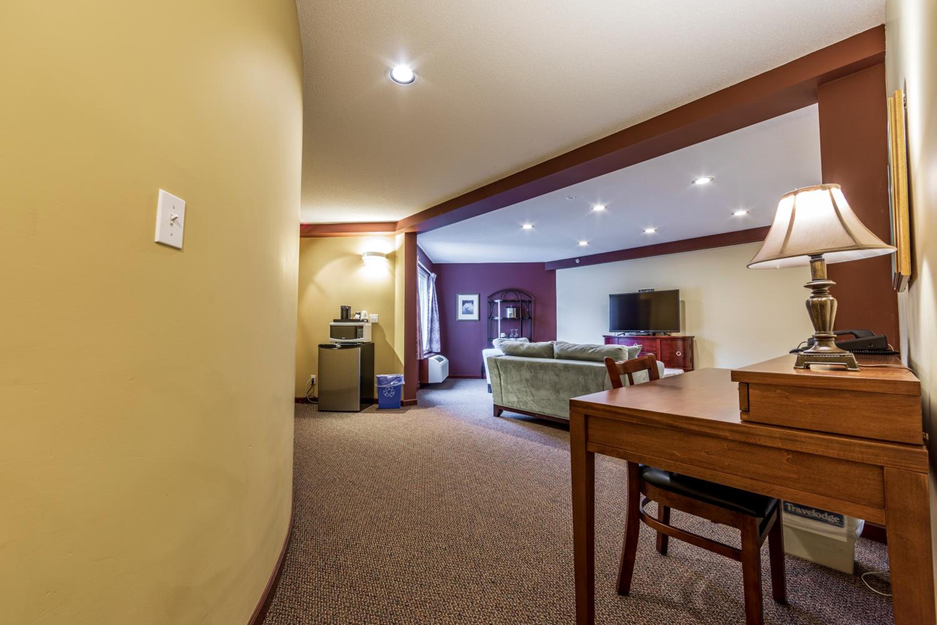 King Suite With Jetted Tub - Non-Smoking photo 3