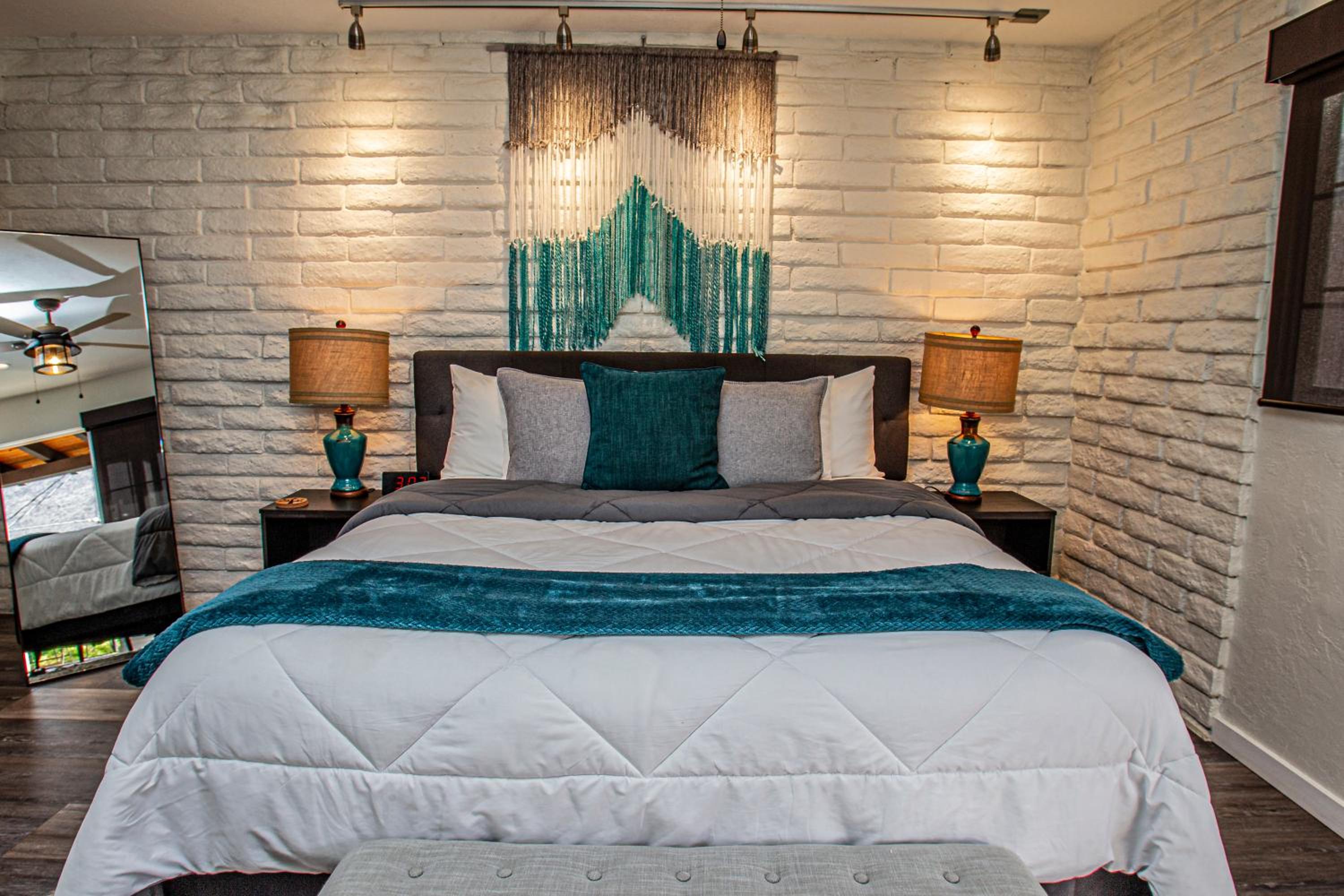 Superior King Room - Photo 13